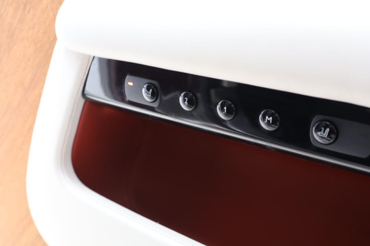 Rolls-Royce Dawn view 21