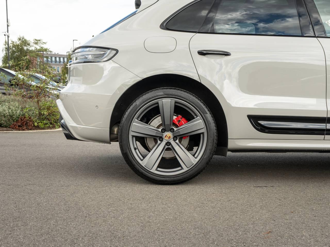 Porsche Macan view 14