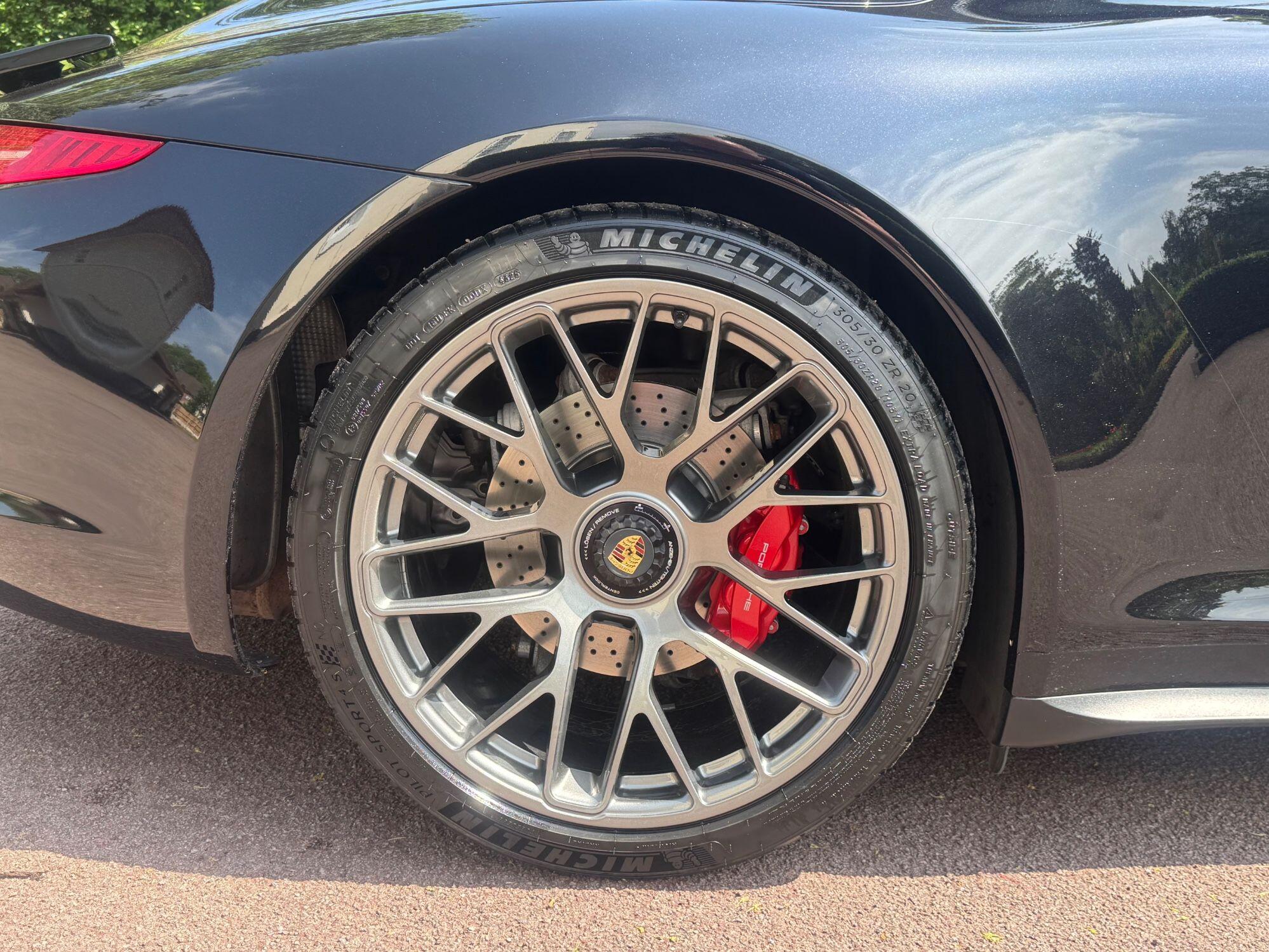 Porsche 911 view 17