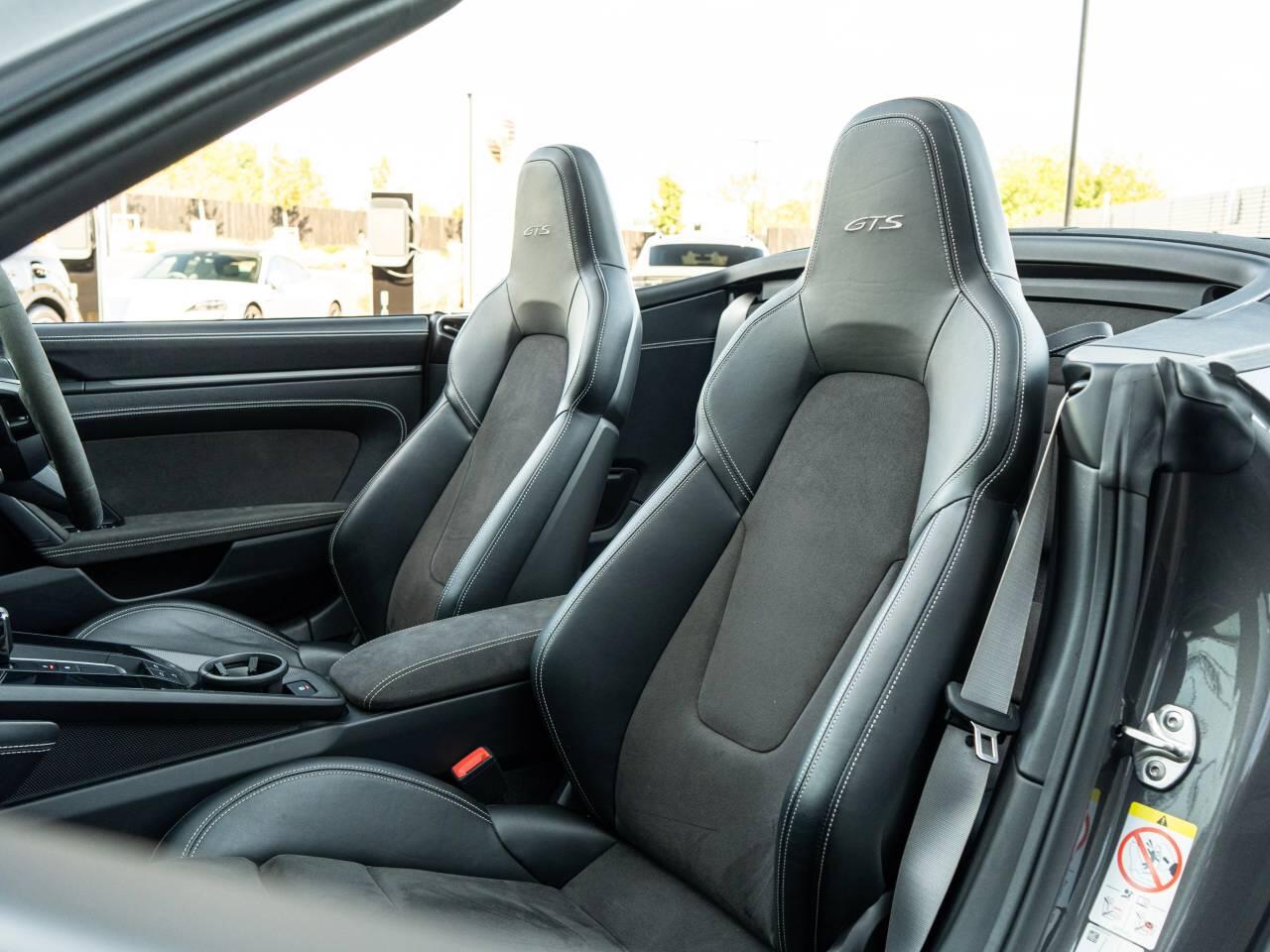 Porsche 911 view 26