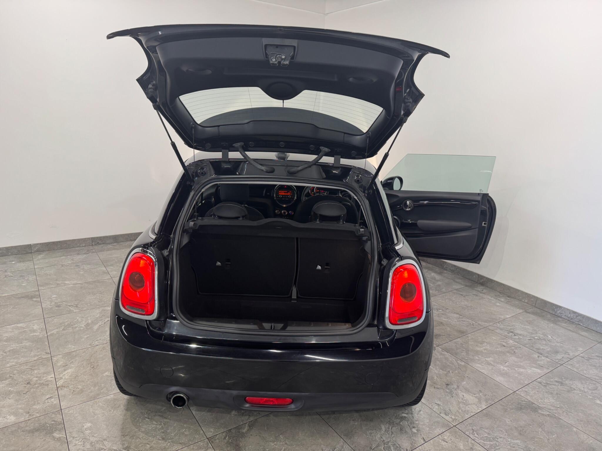 Mini Hatch view 14