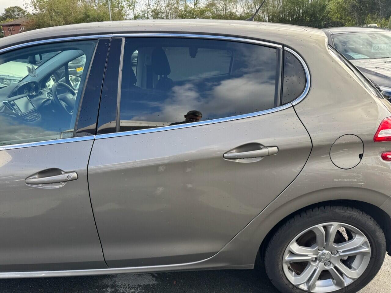 Peugeot 208 view 44
