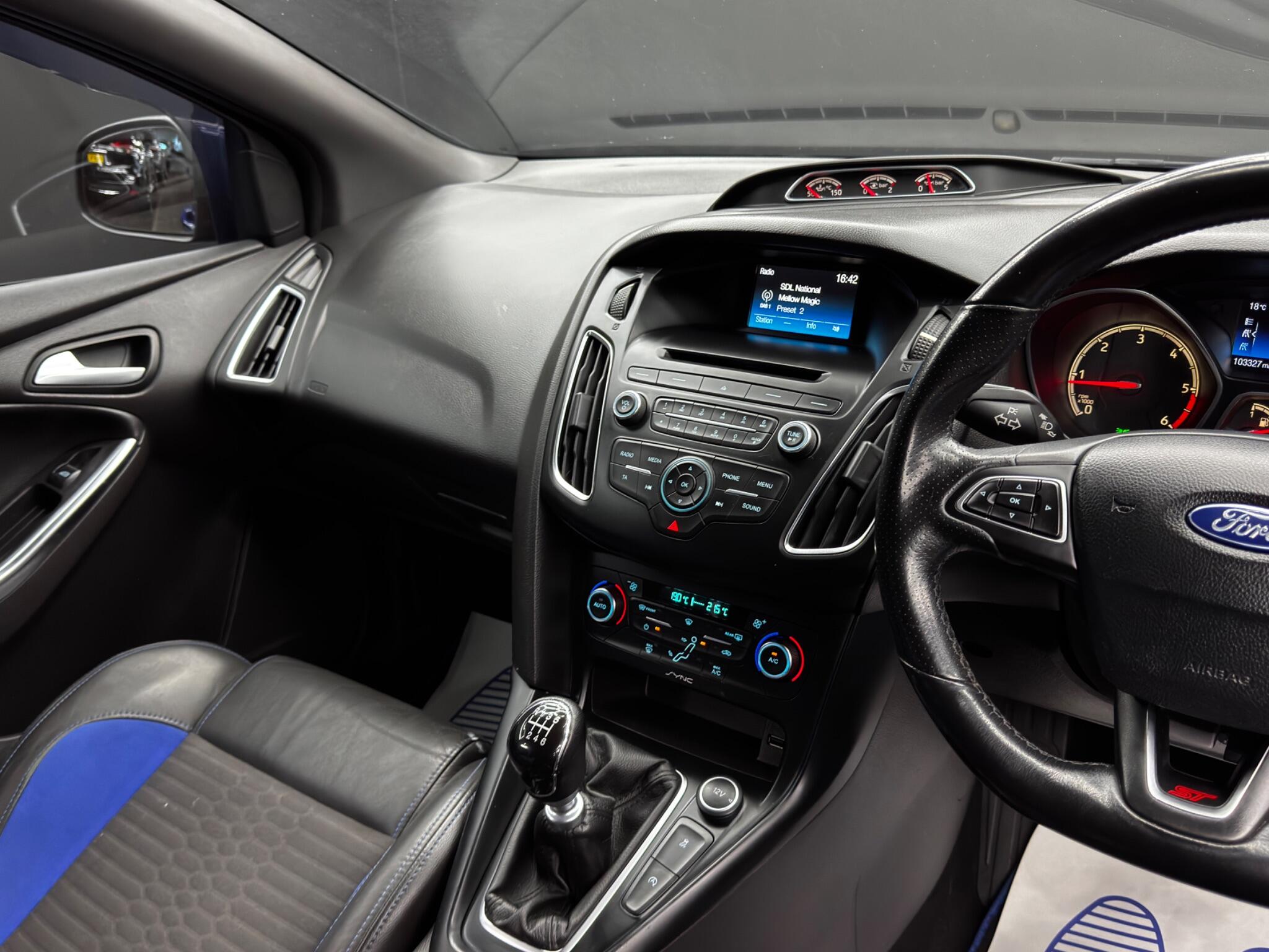 Ford Focus view 22