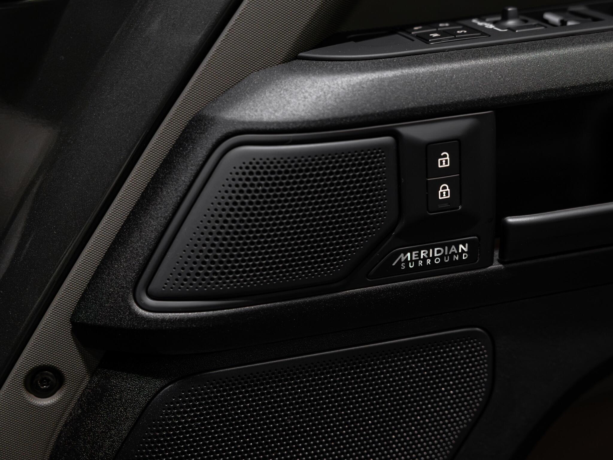 Land Rover Defender view 28