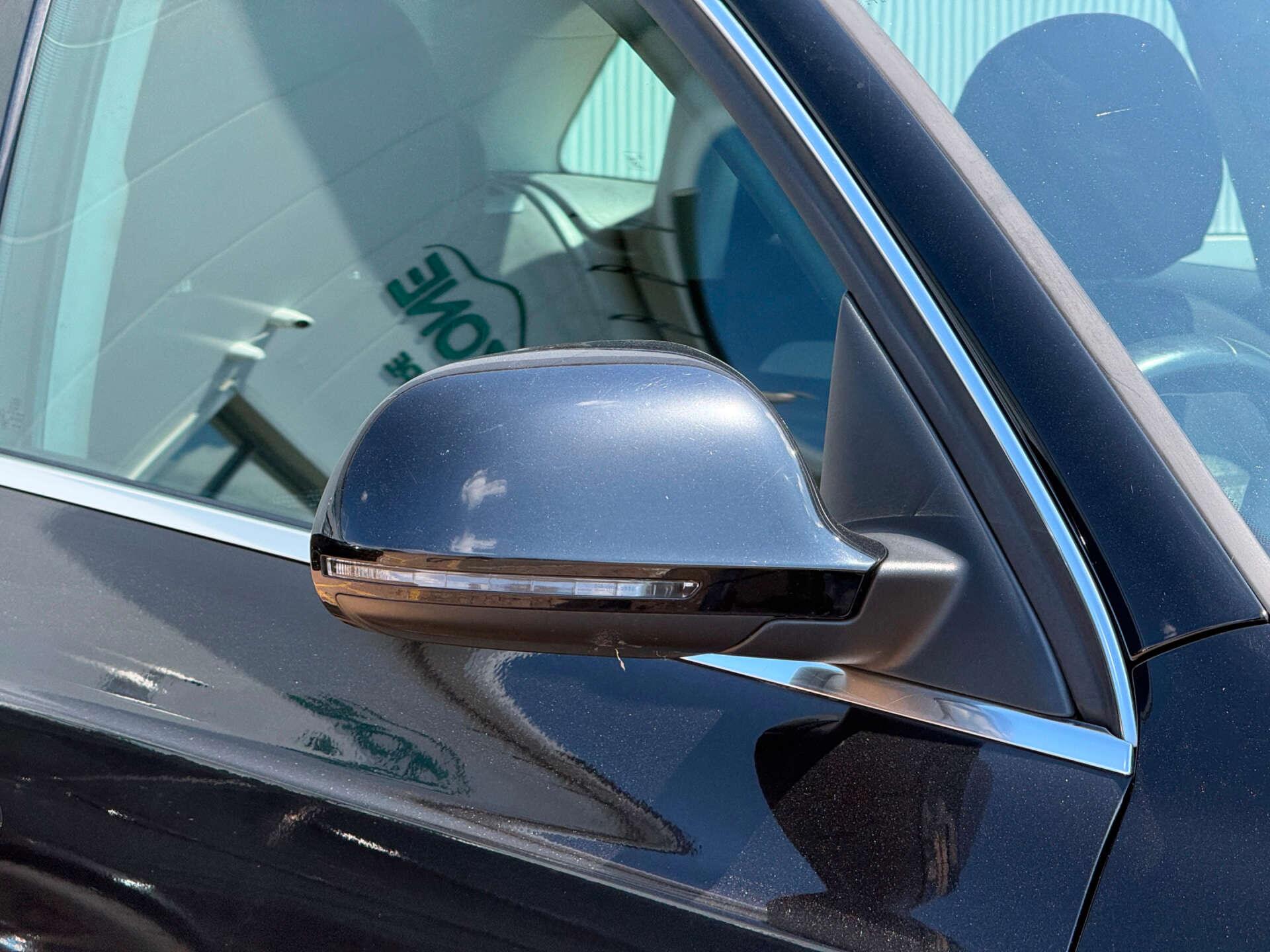 Audi Q3 view 18