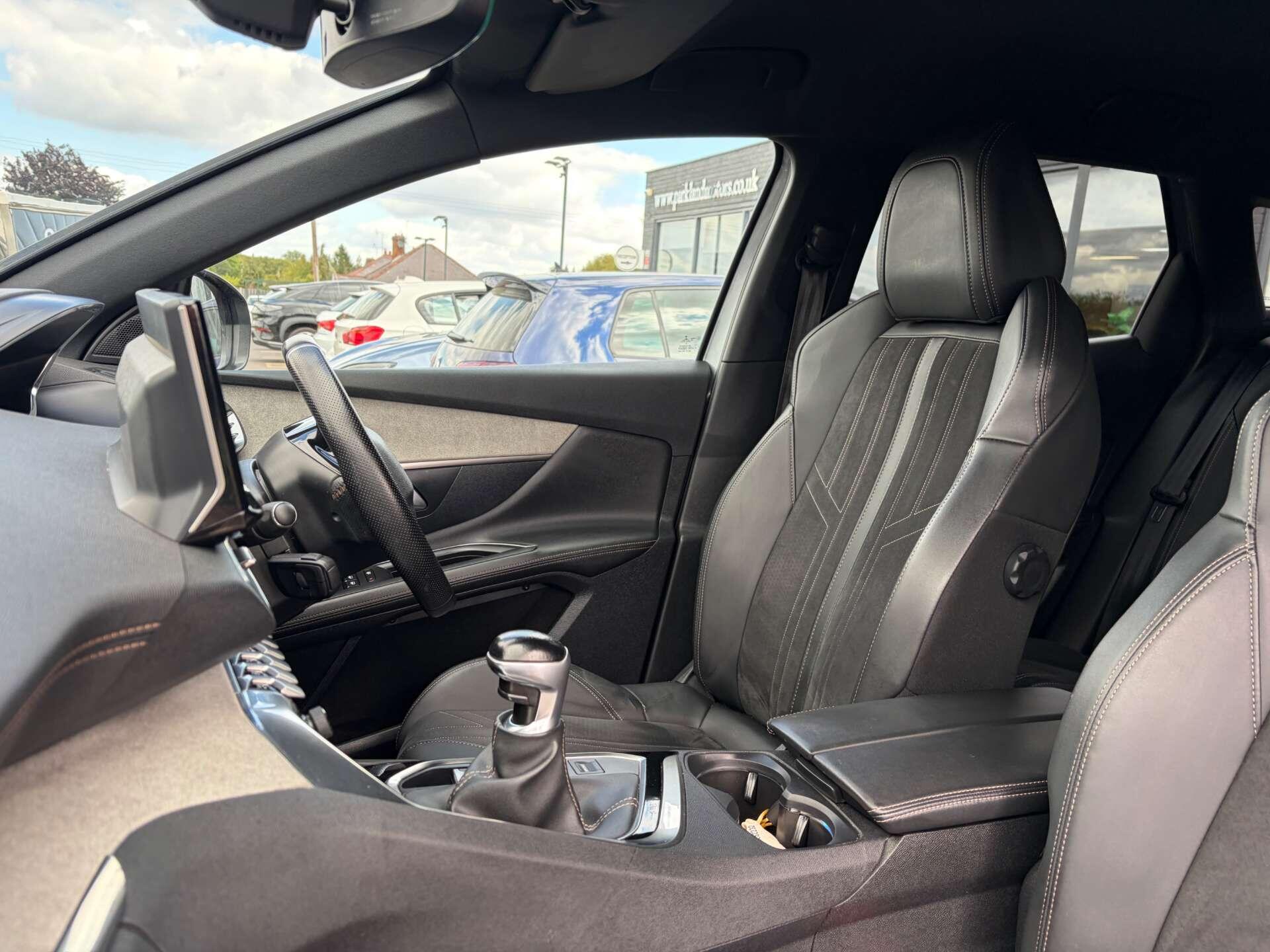 Peugeot 3008 view 18
