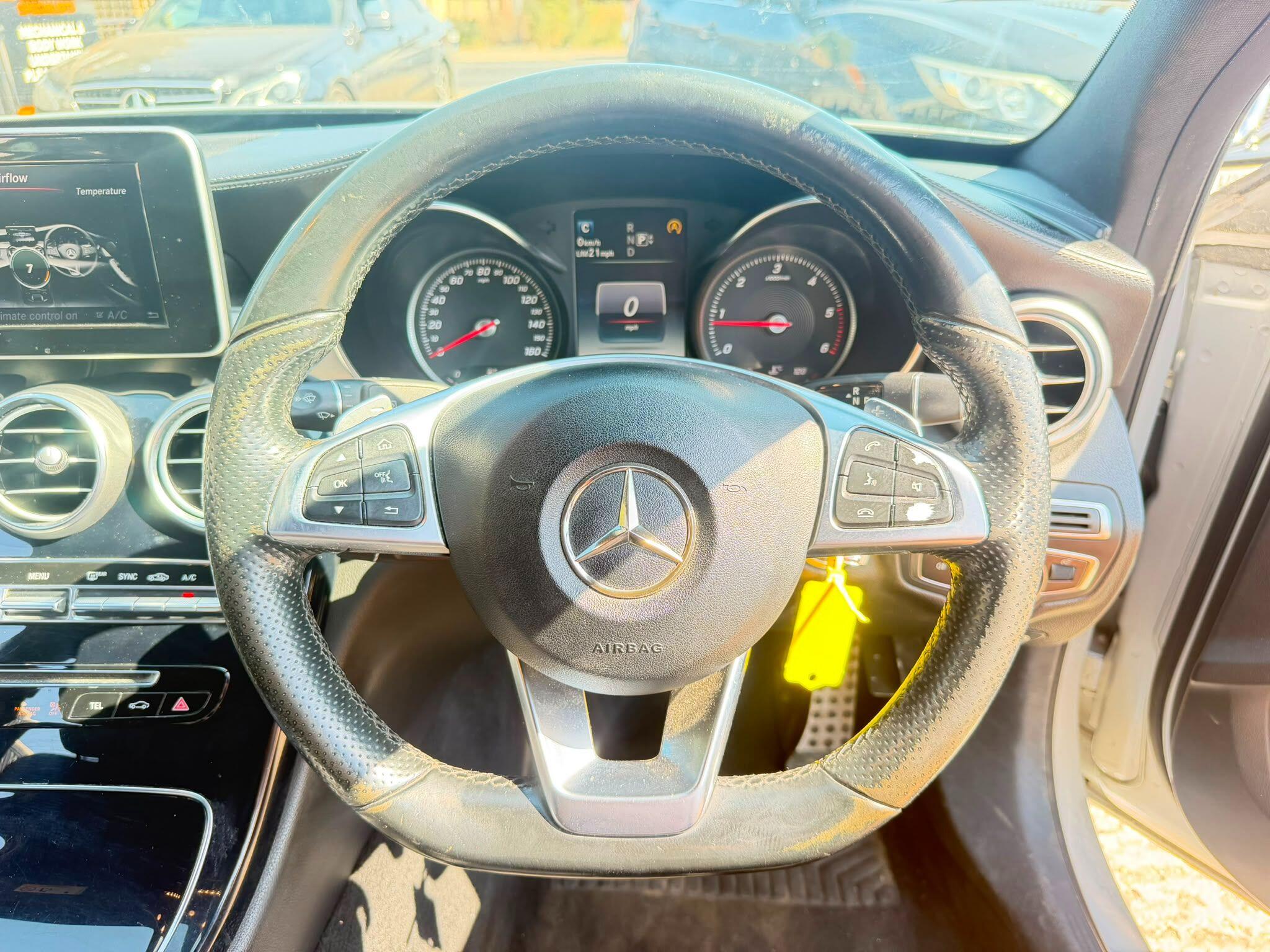 Mercedes-Benz C-Class view 23