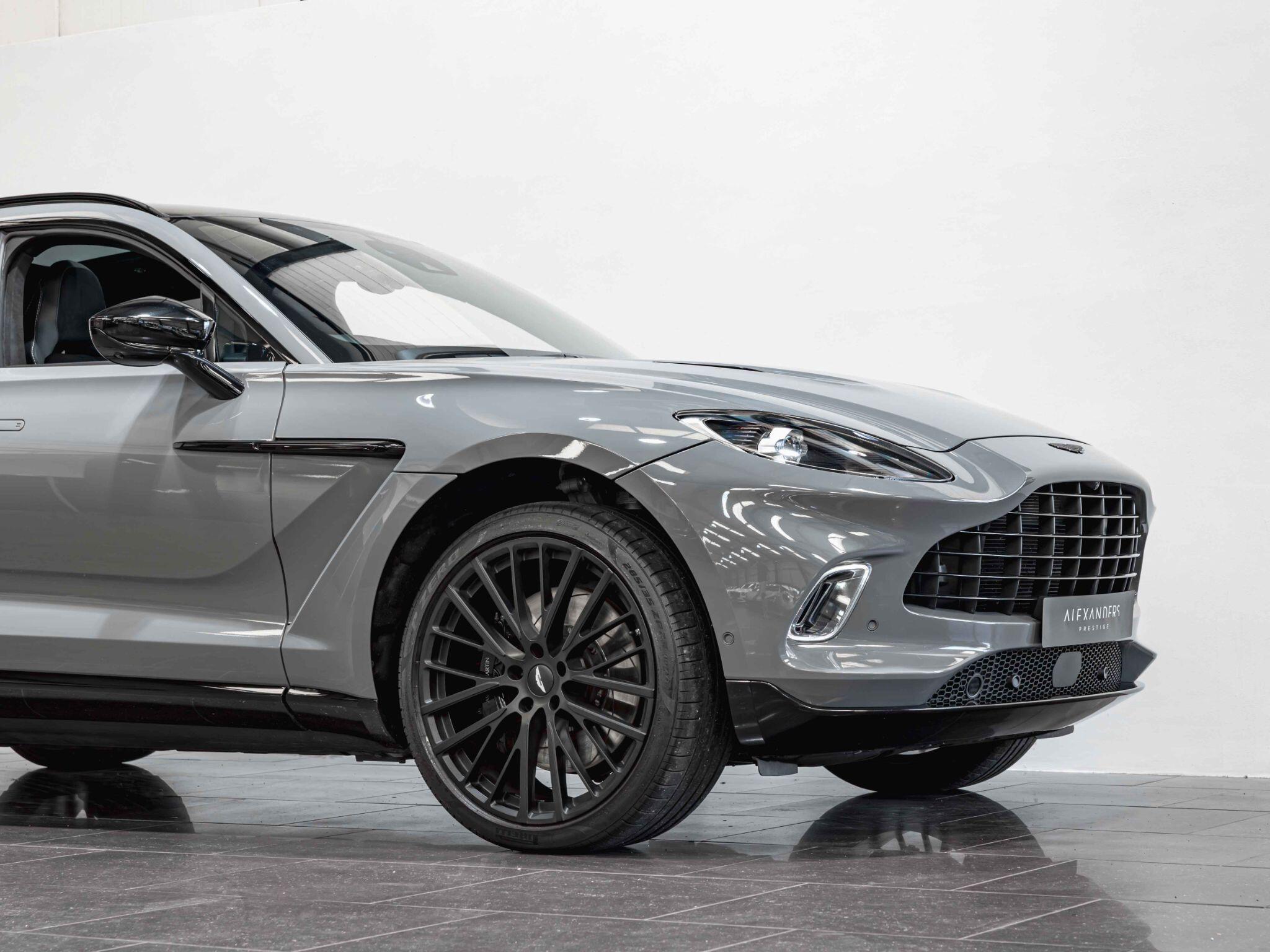 Aston Martin DBX view 12