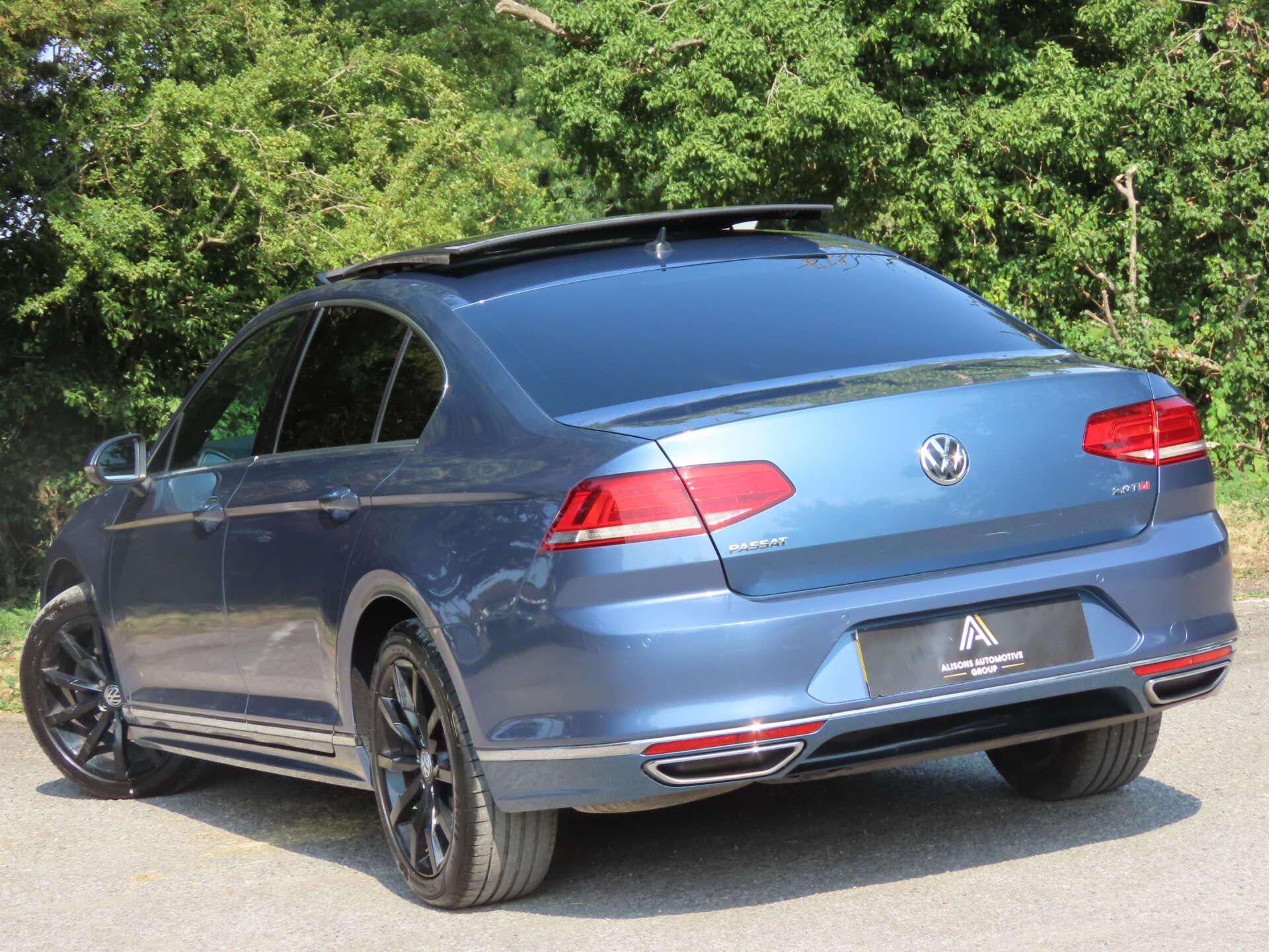 Volkswagen Passat view 6