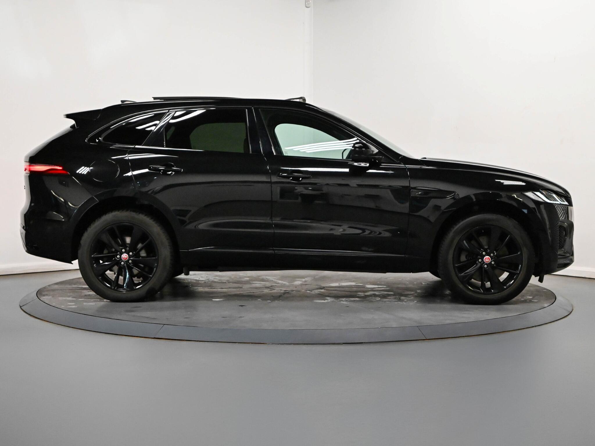 Jaguar F-Pace view 24