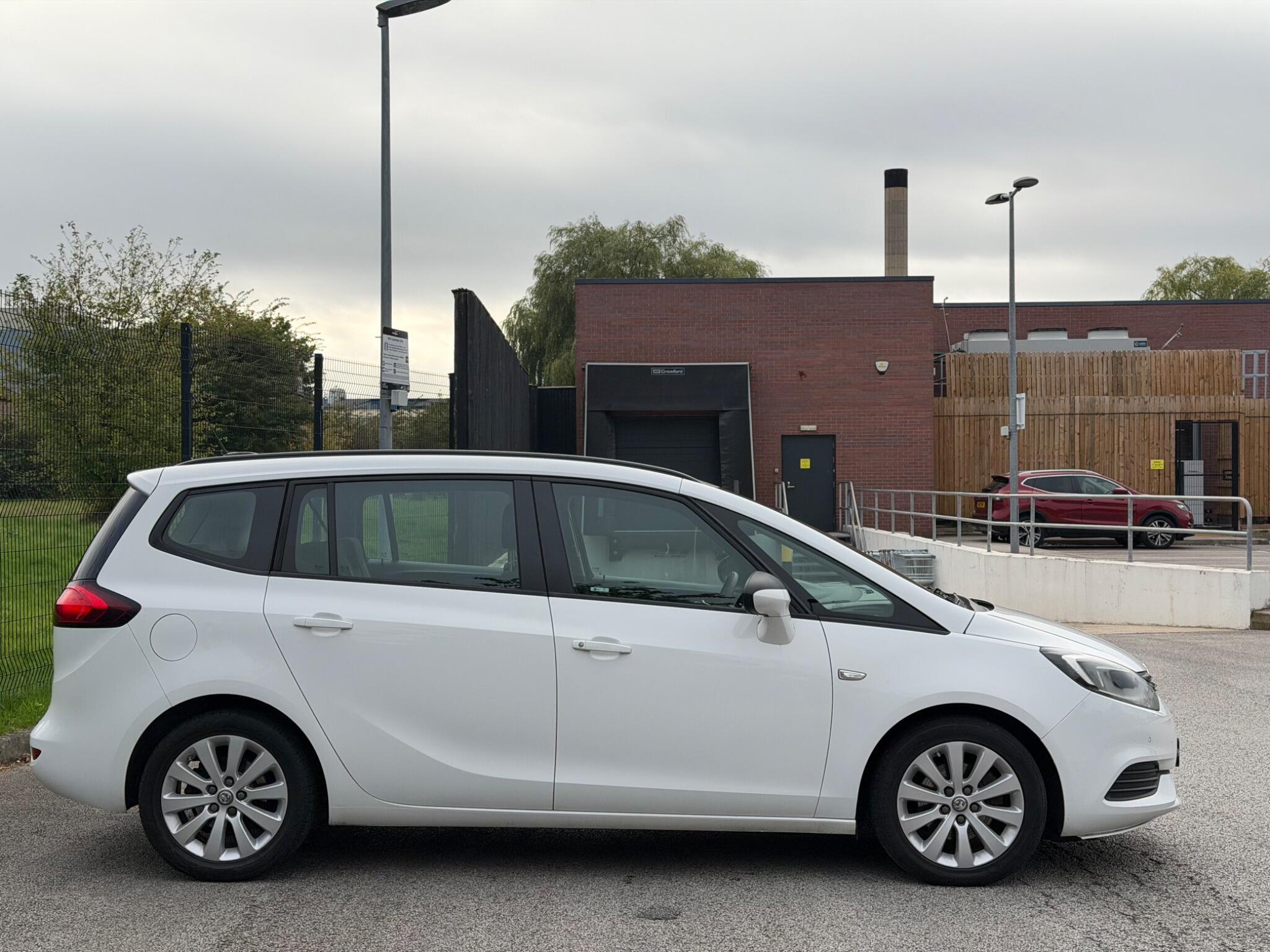 Vauxhall Zafira Tourer view 10
