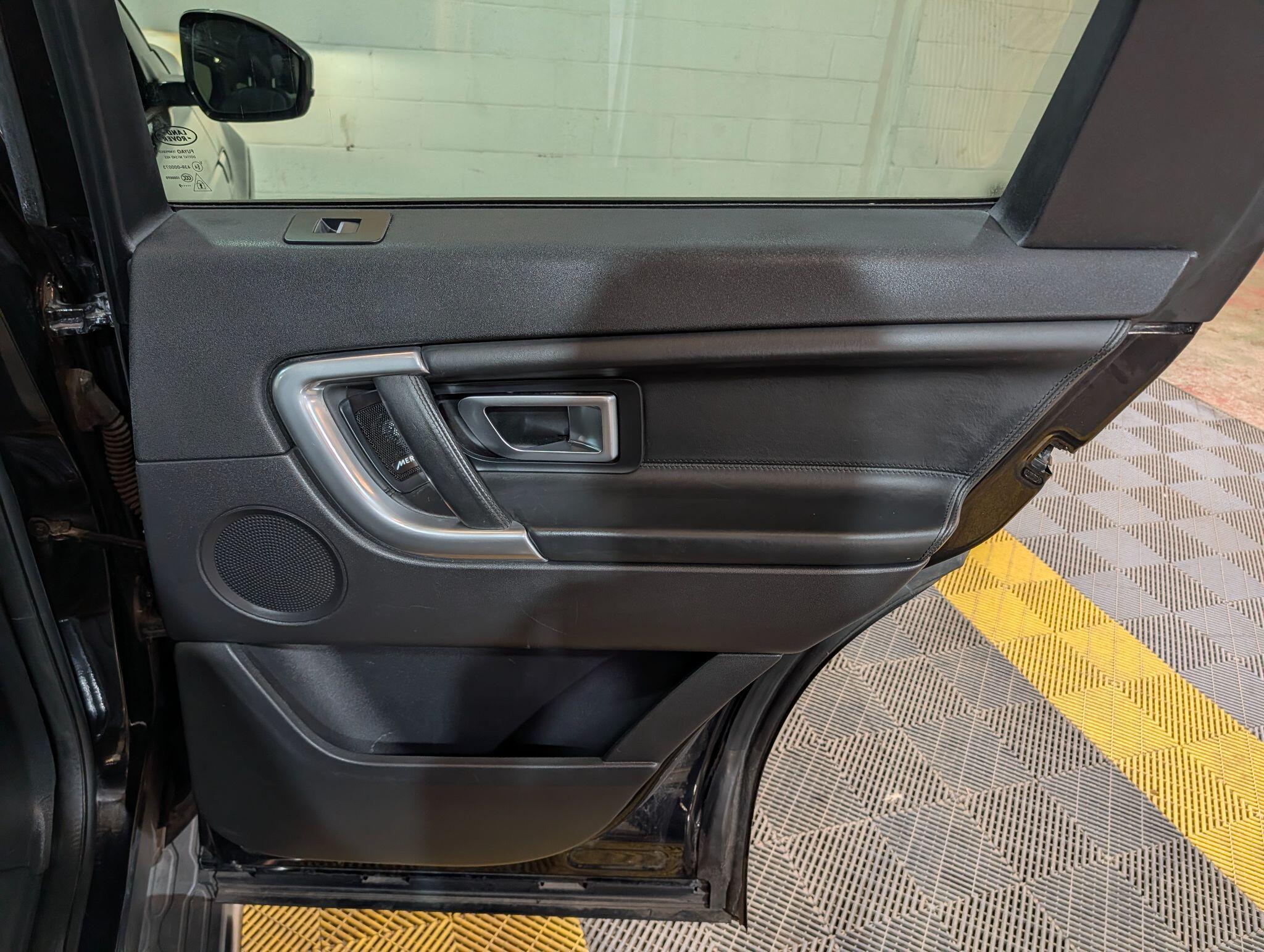Land Rover Discovery Sport view 45
