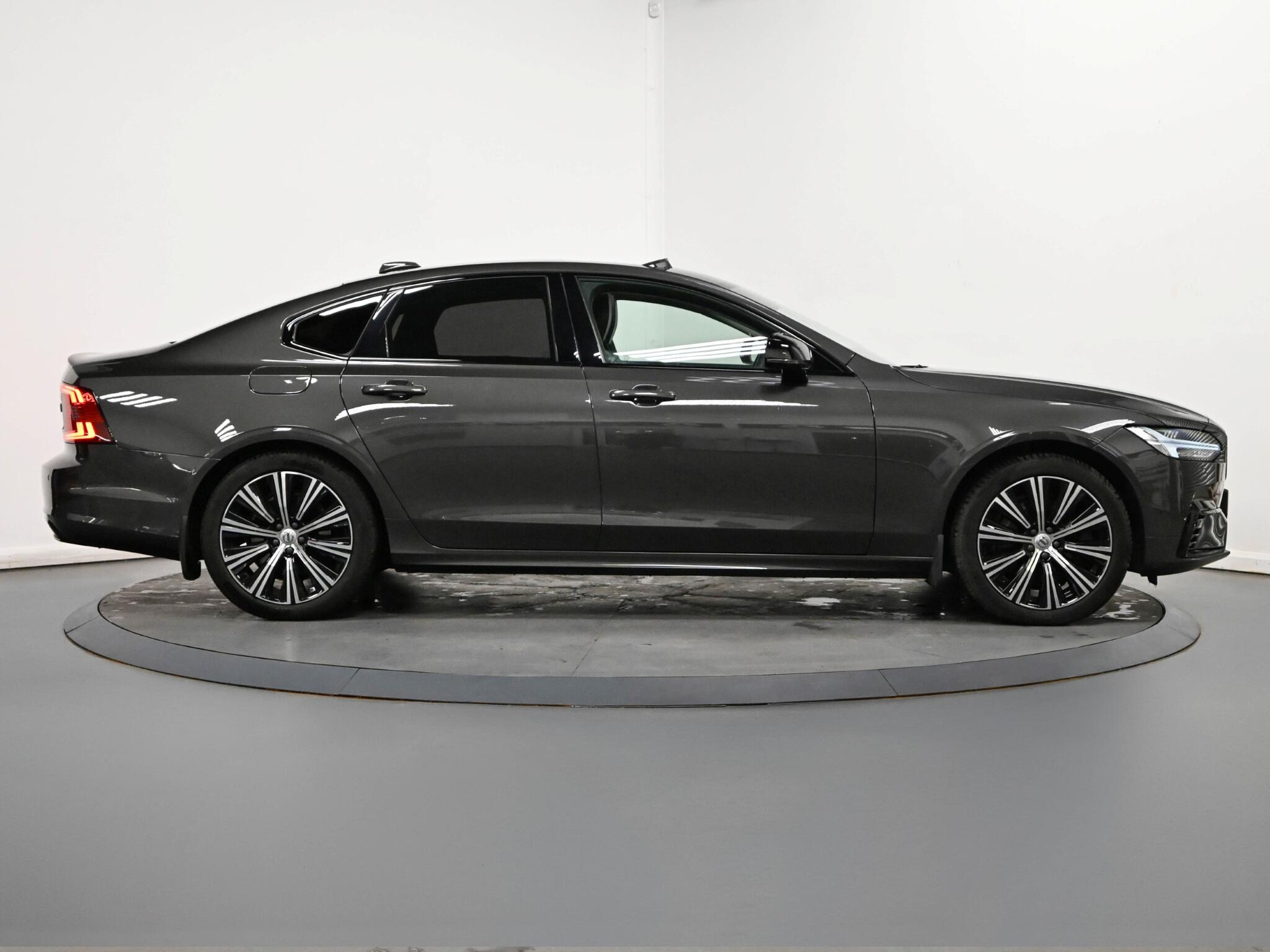 Volvo S90 view 22