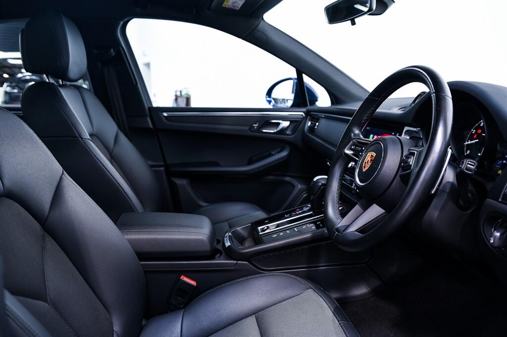 Porsche Macan view 10