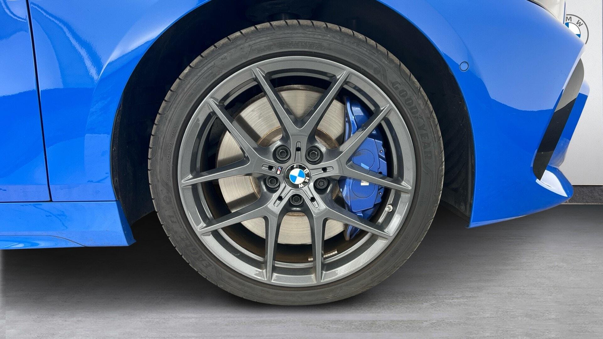 BMW 1 Series view 14