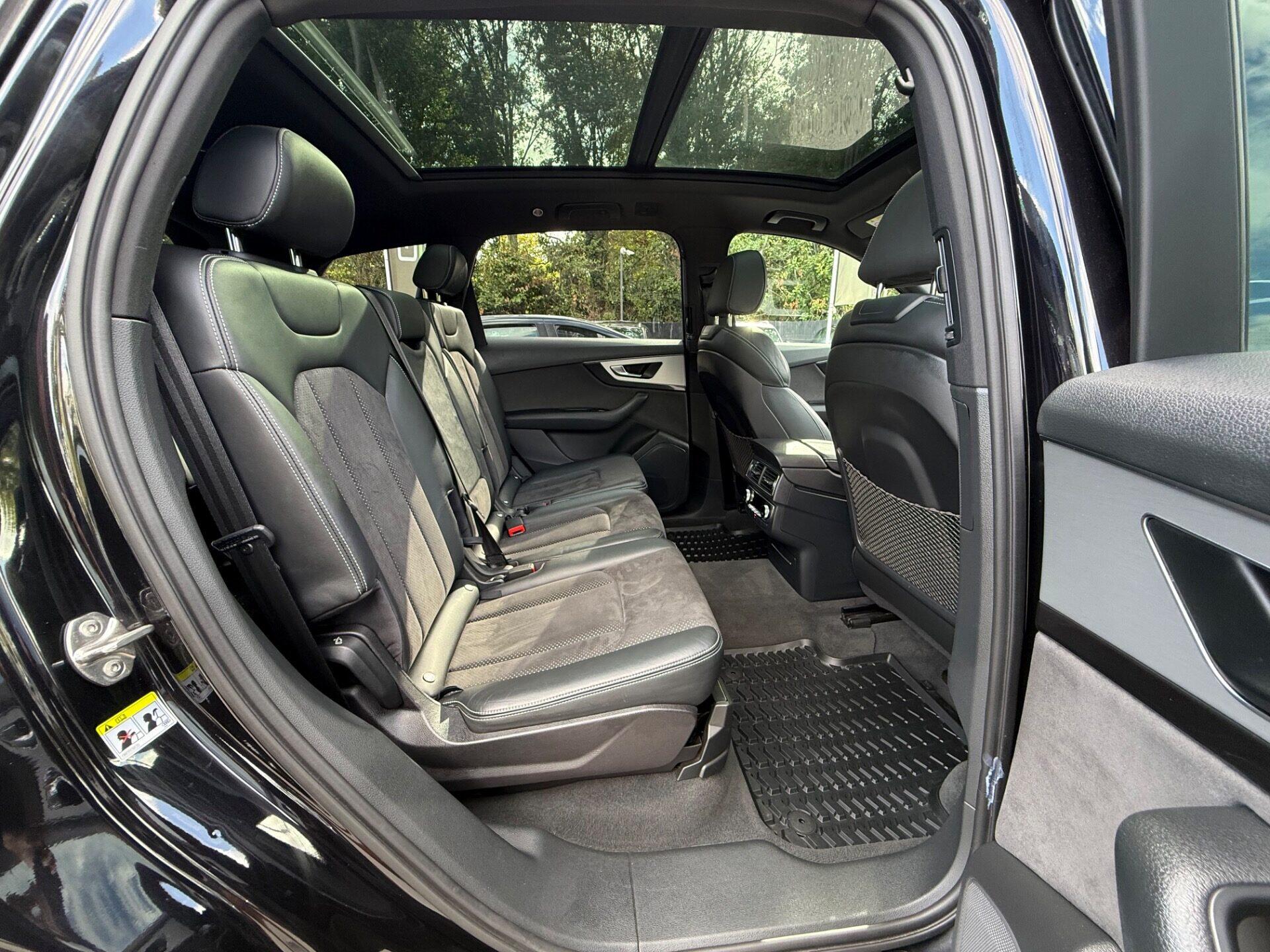 Audi Q7 view 34