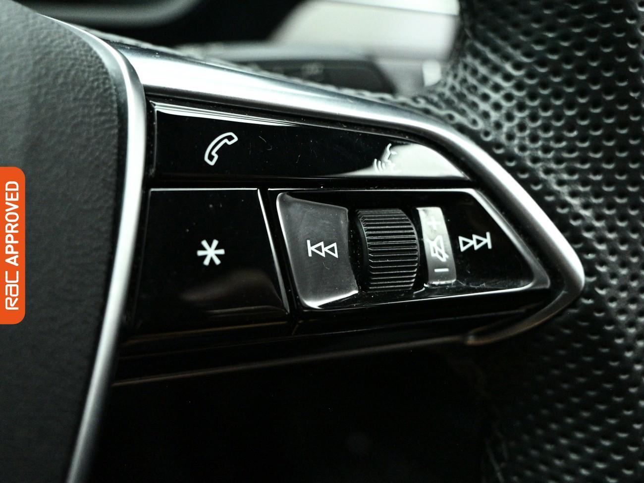 Audi E-Tron view 27