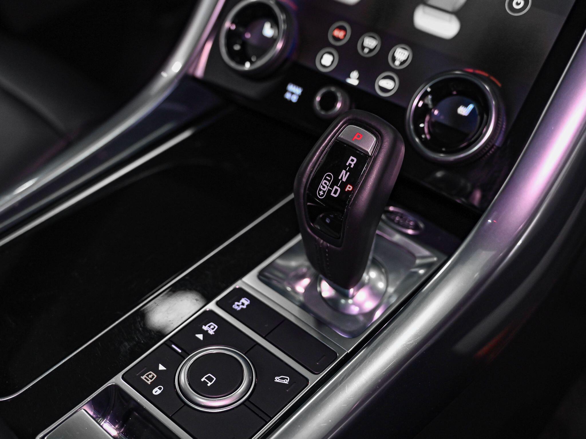 Land Rover Range Rover Sport view 13
