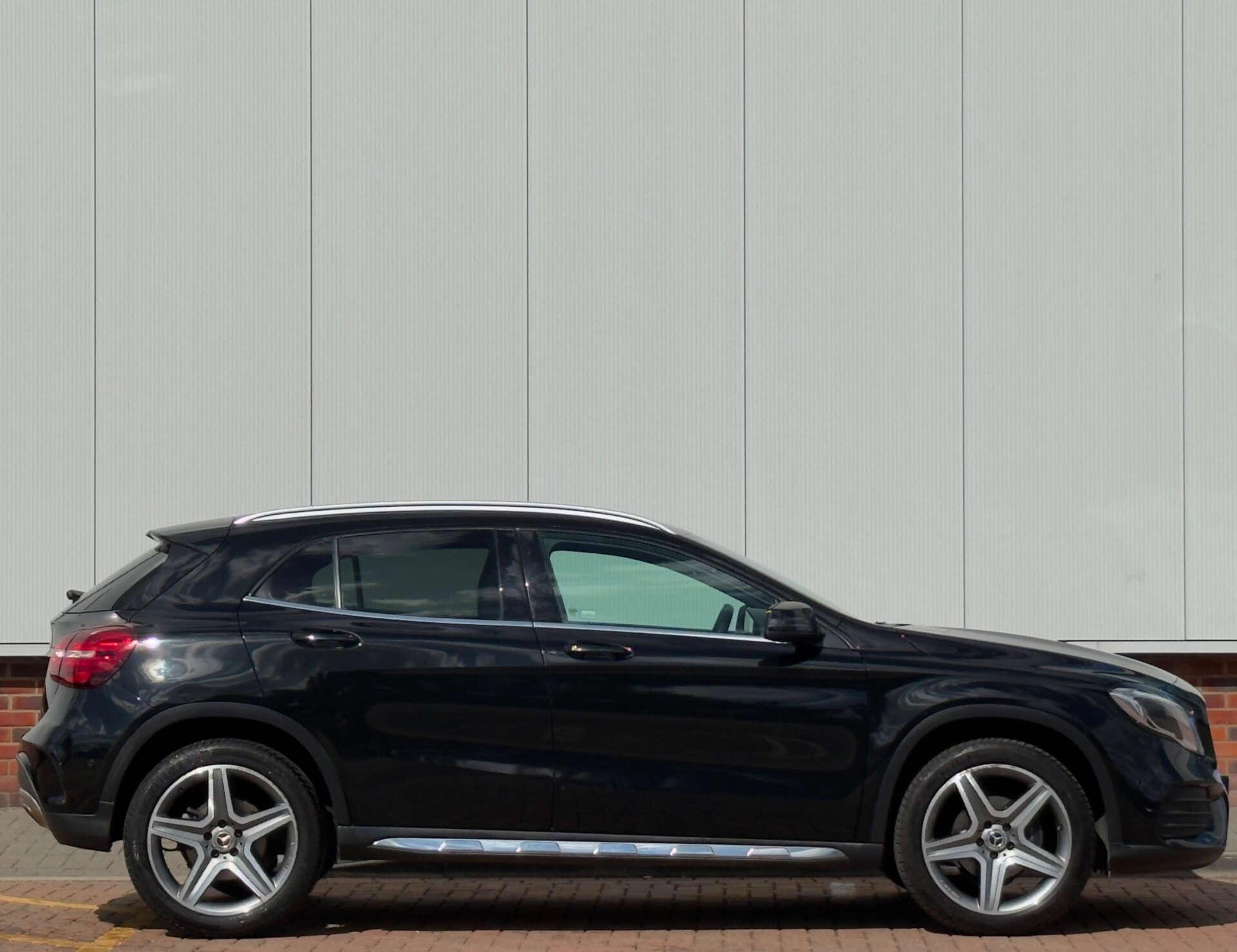 Mercedes-Benz Gla view 10