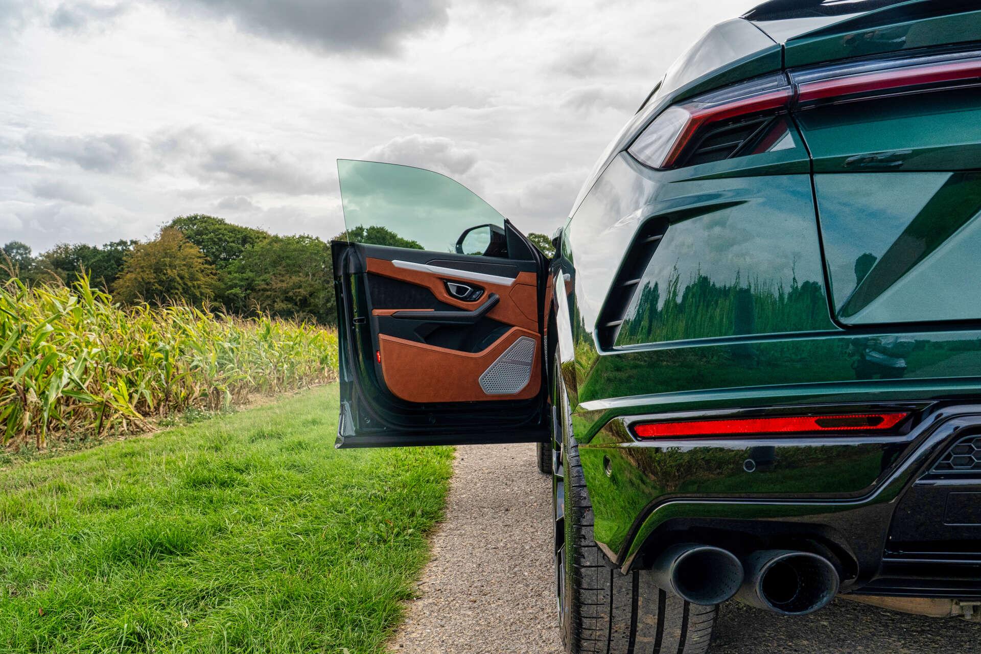 Lamborghini Urus view 8