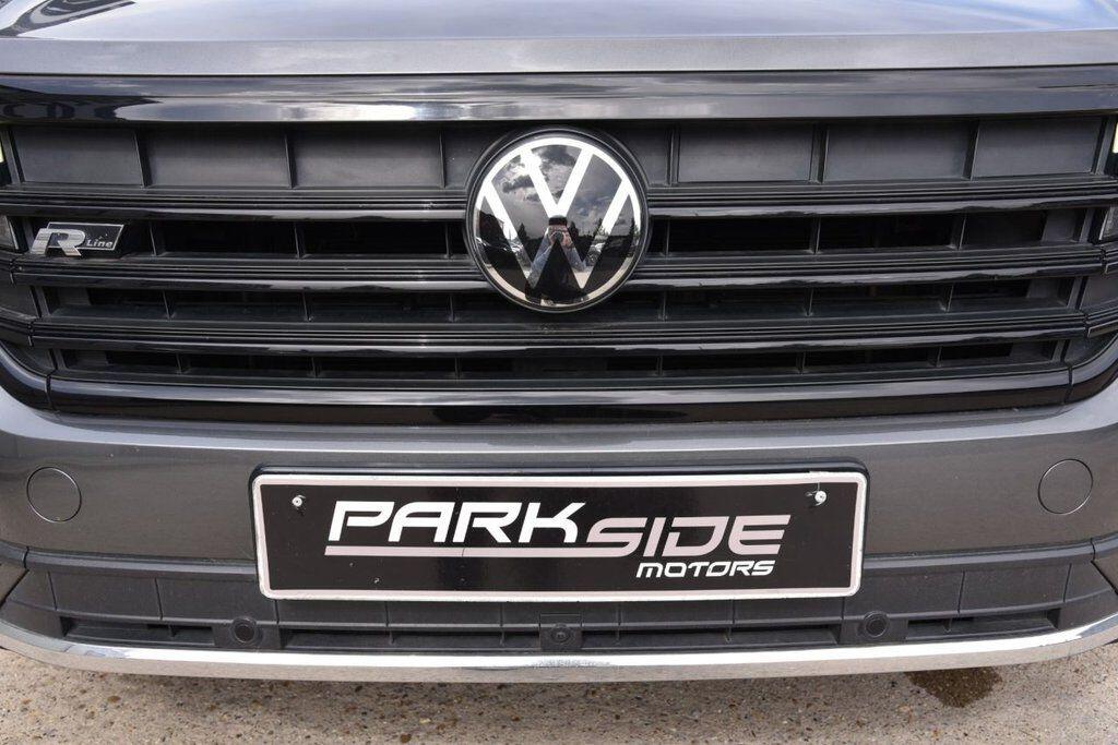 Volkswagen Touareg view 14