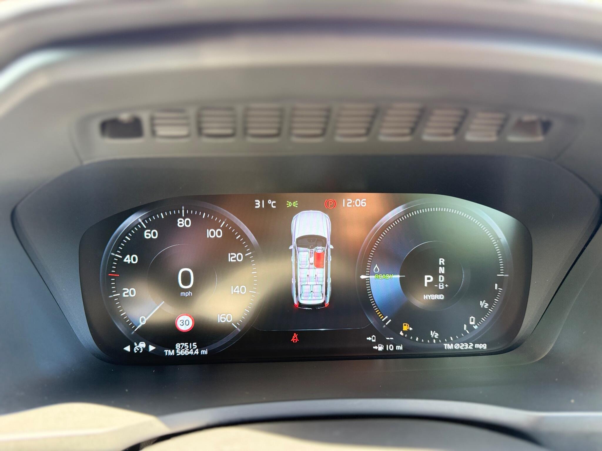 Volvo XC90 view 38