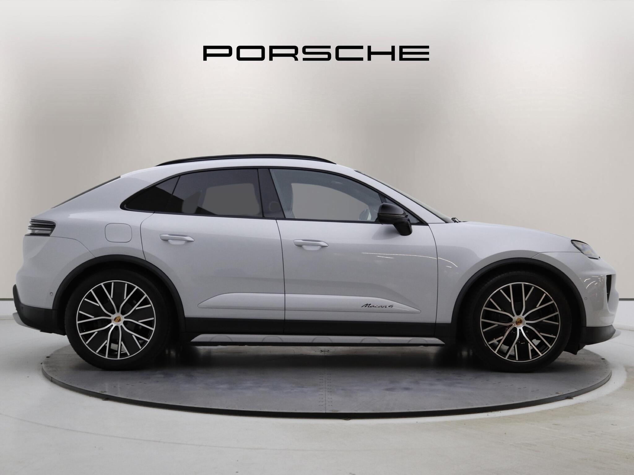Porsche Macan view 3