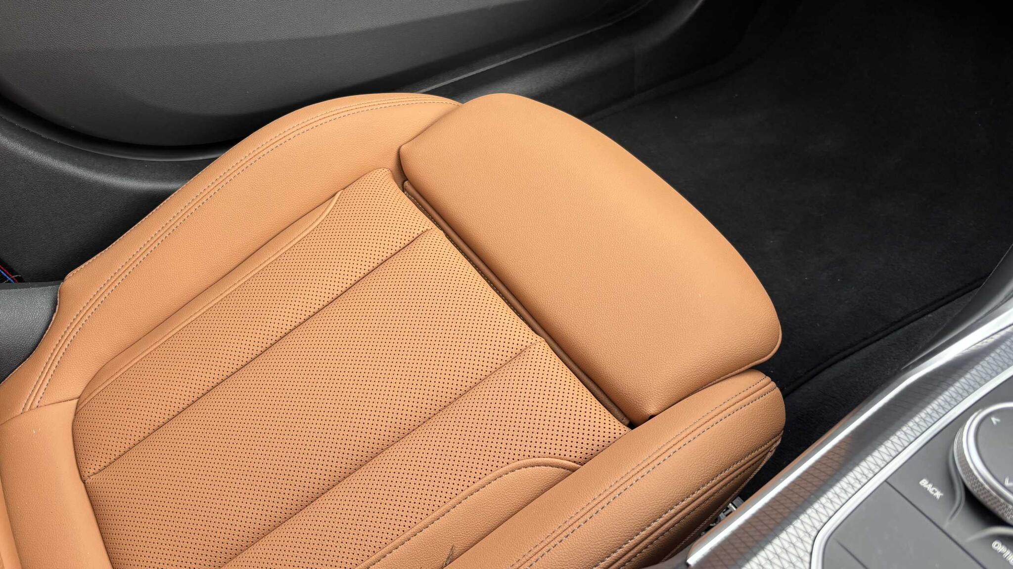 BMW 3 Series view 24