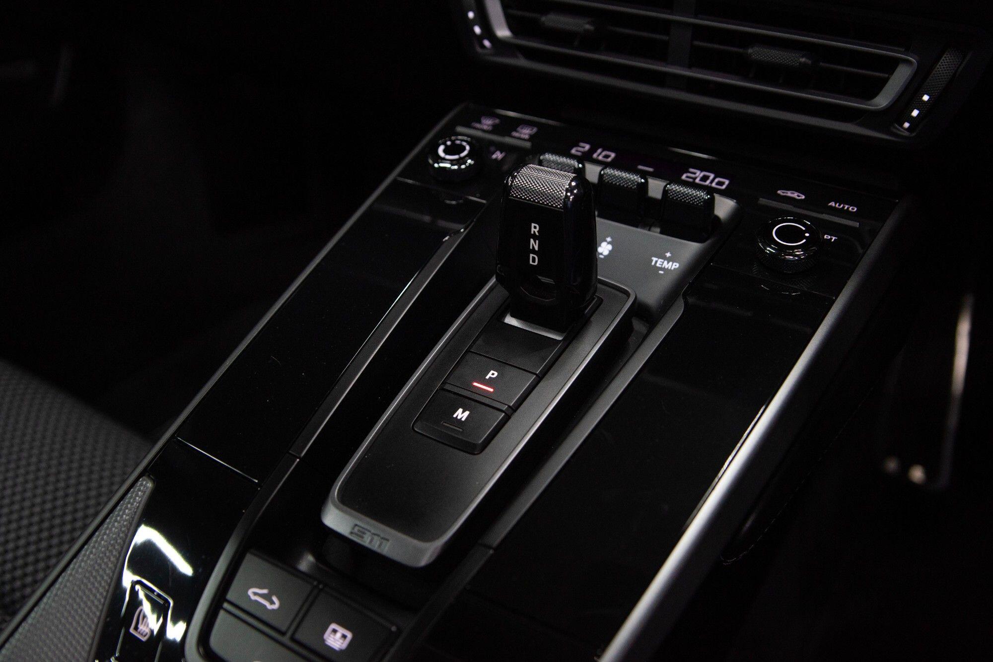 Porsche 911 view 33