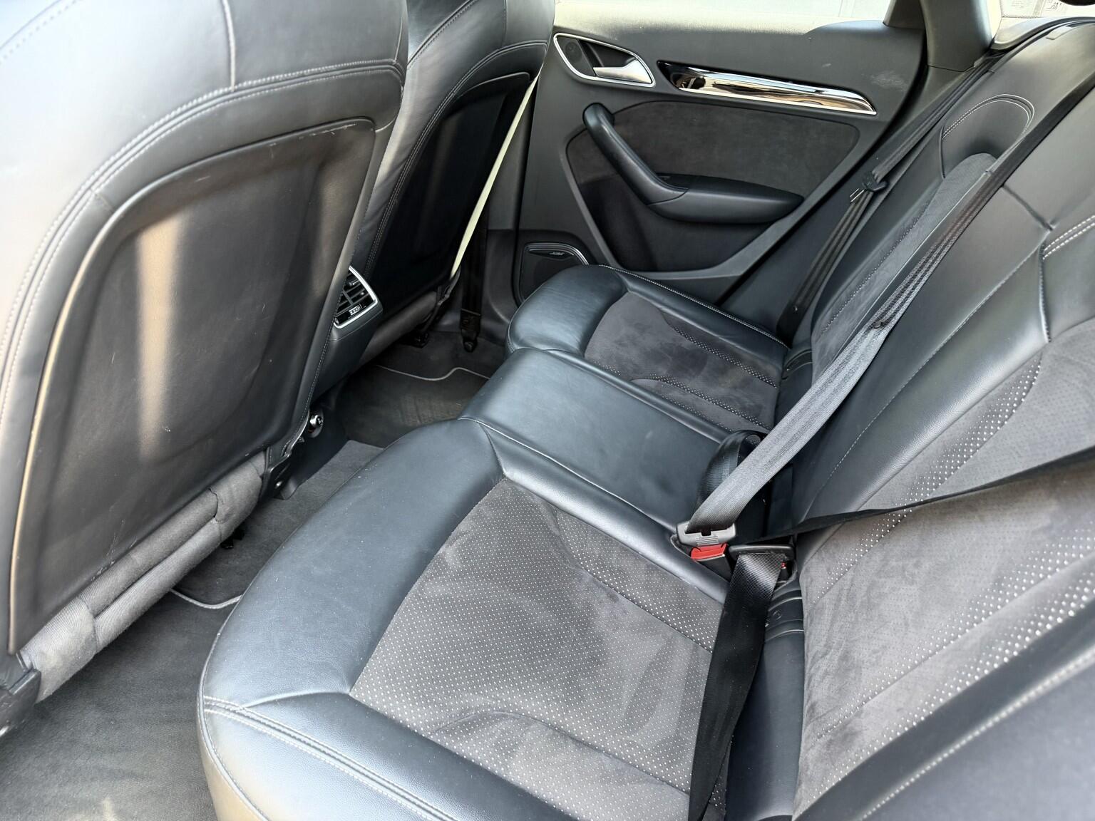 Audi Q3 view 26
