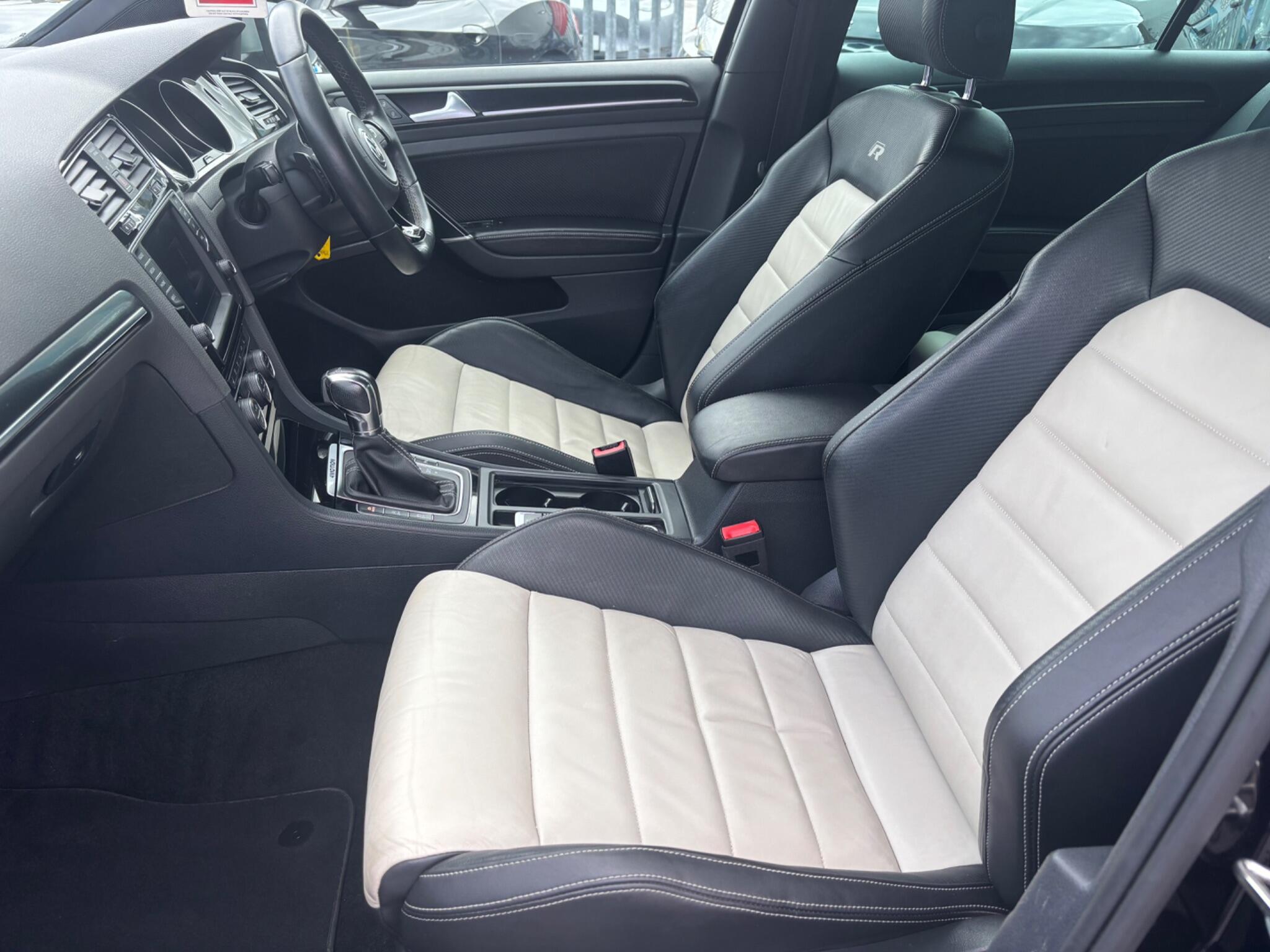 Volkswagen Golf view 13