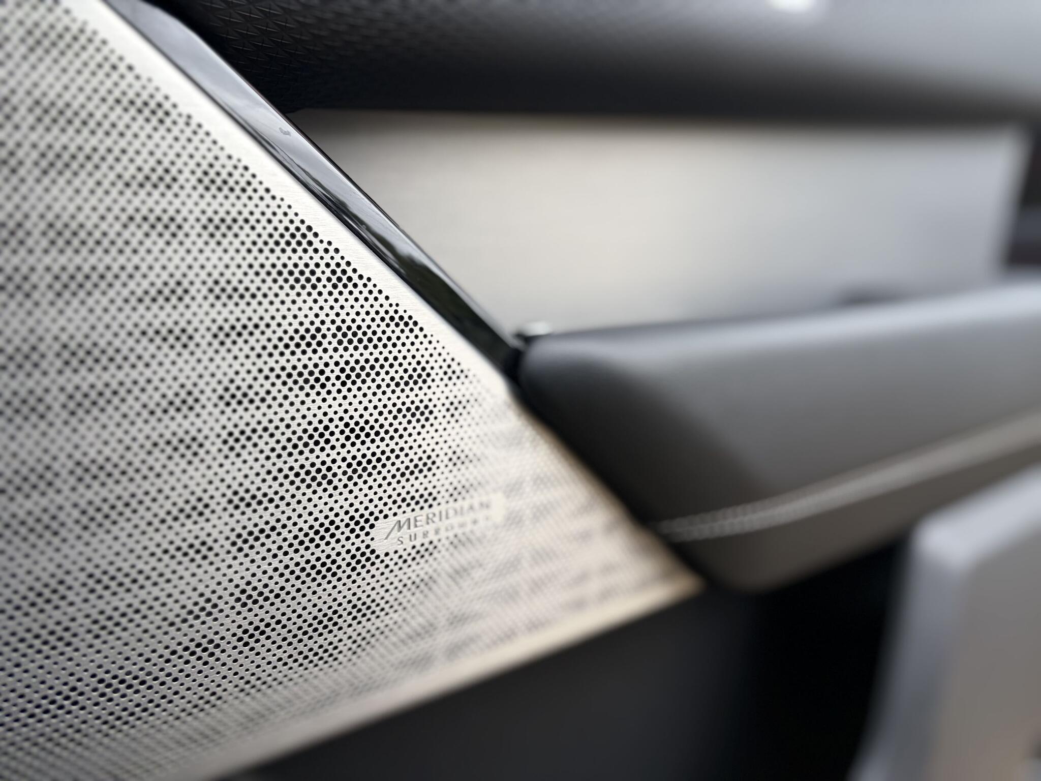 Land Rover Range Rover Velar view 23