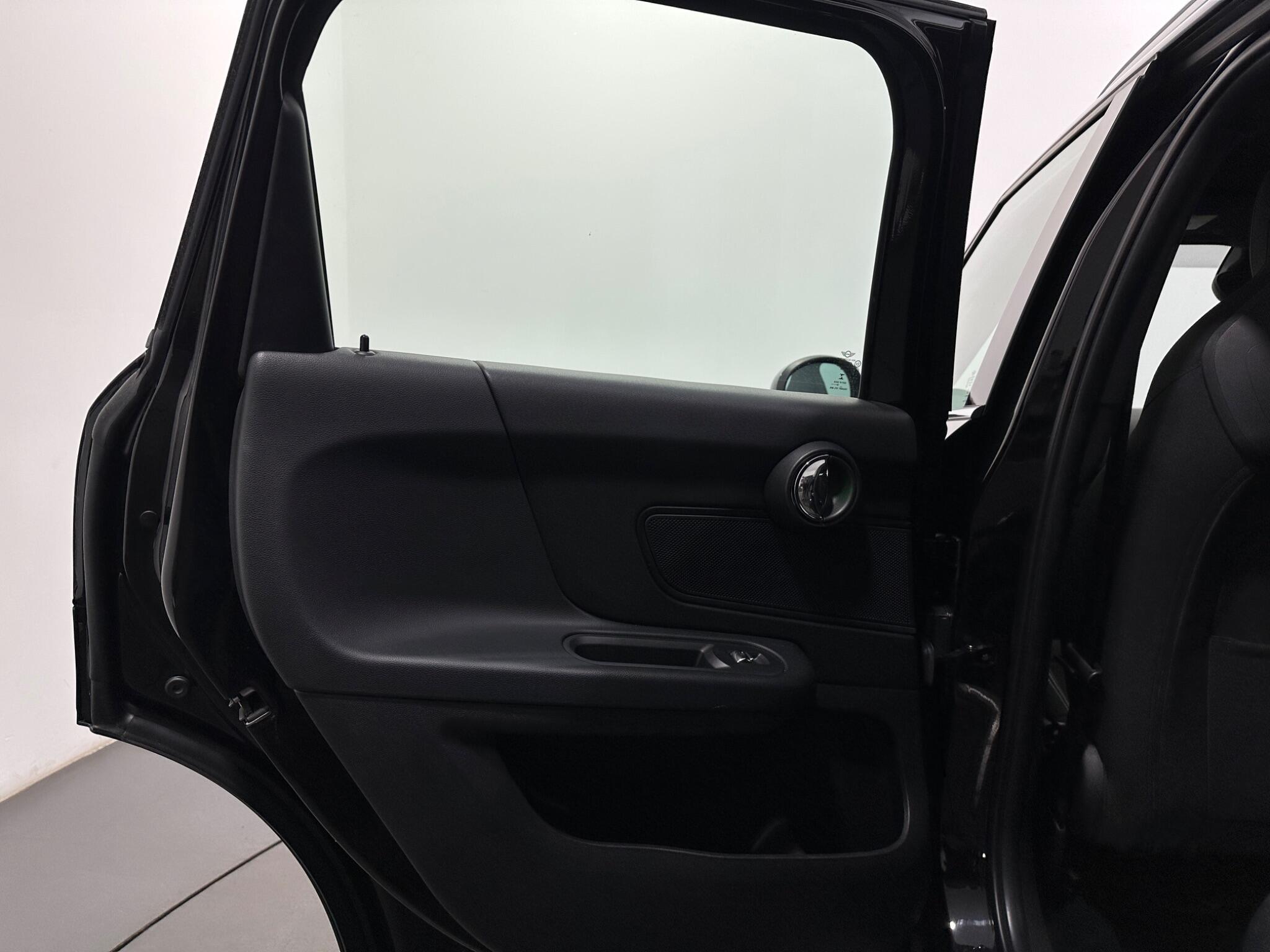 Mini Countryman view 38