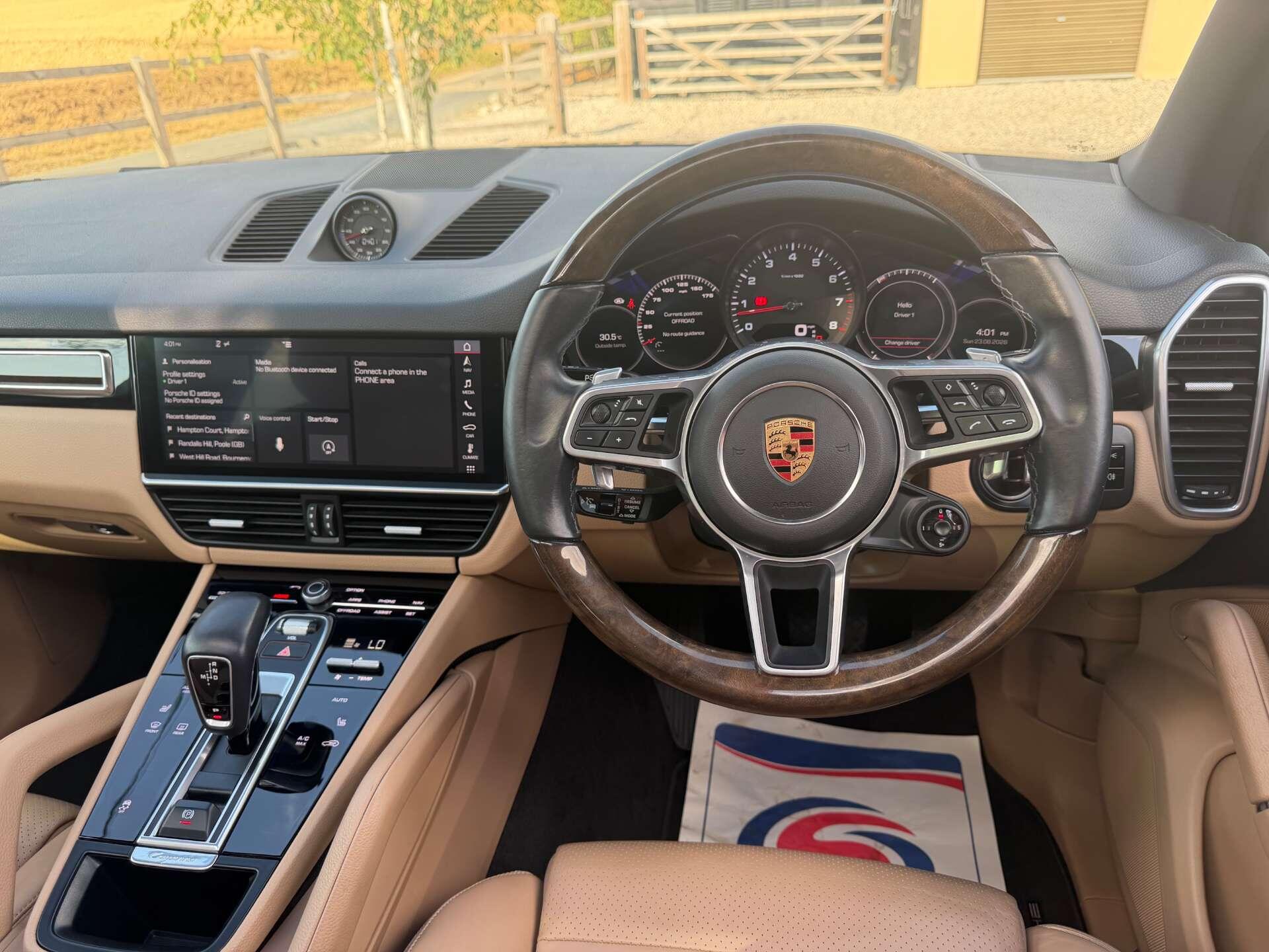 Porsche Cayenne view 16