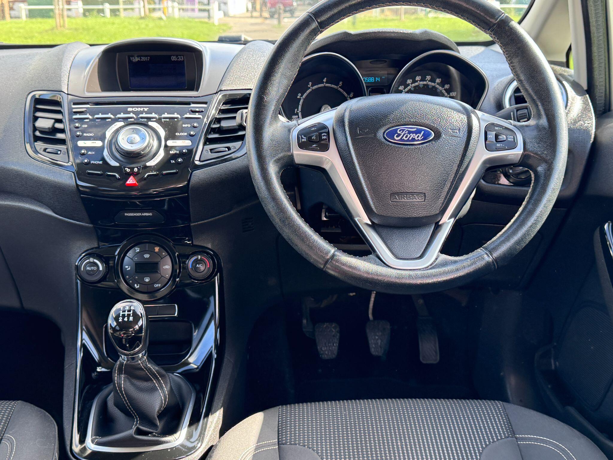 2017 Ford Fiesta image 18