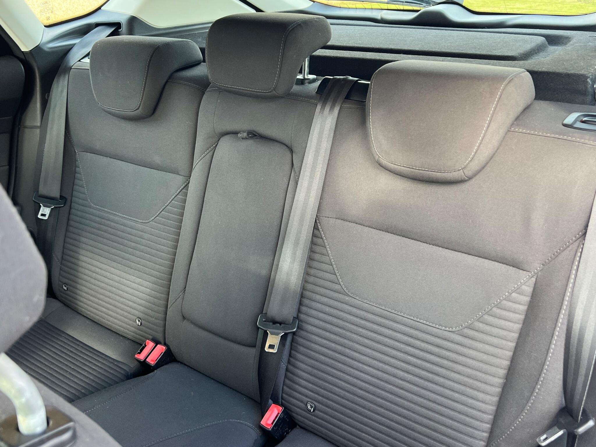 Ford Focus view 12