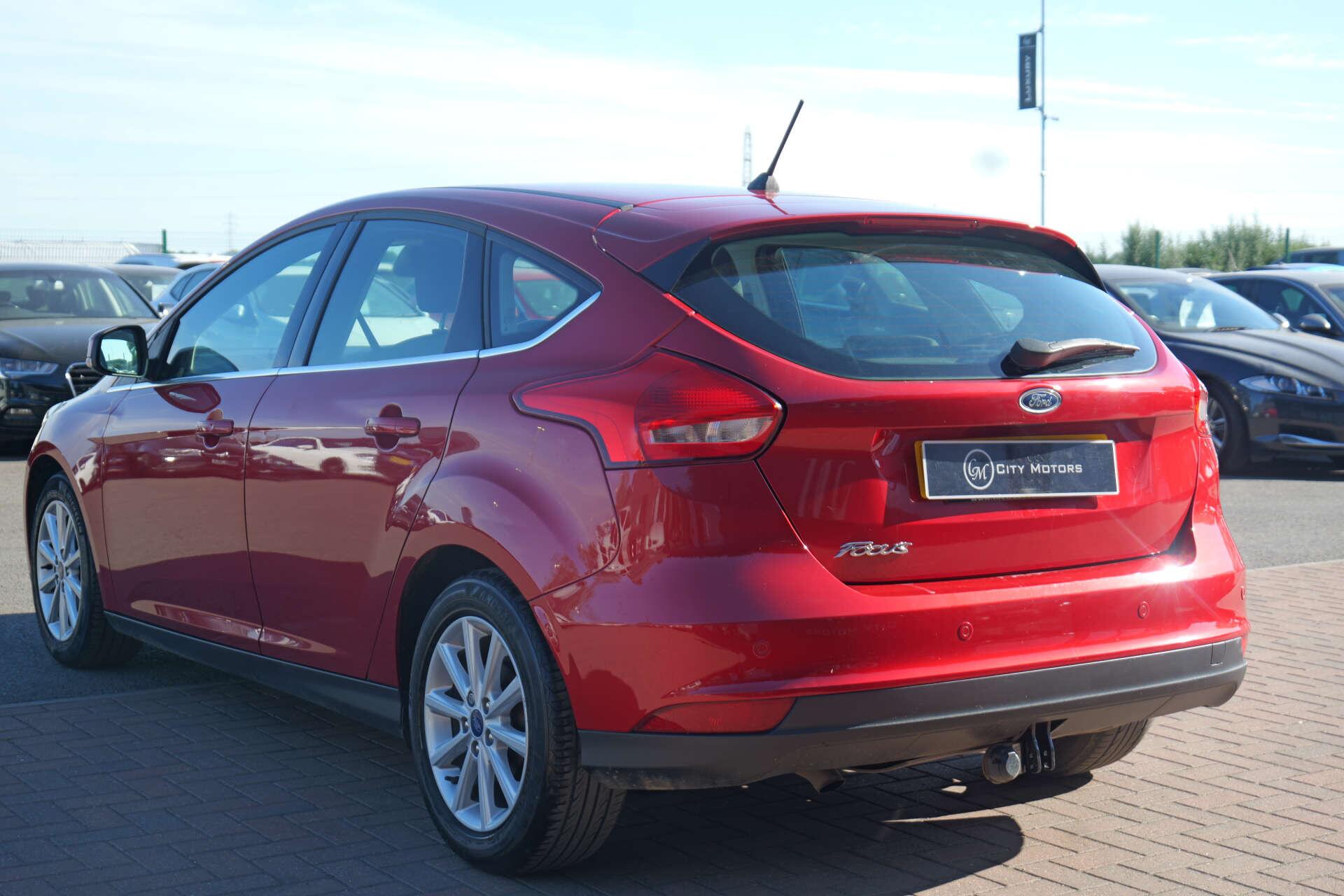 Ford Focus view 12