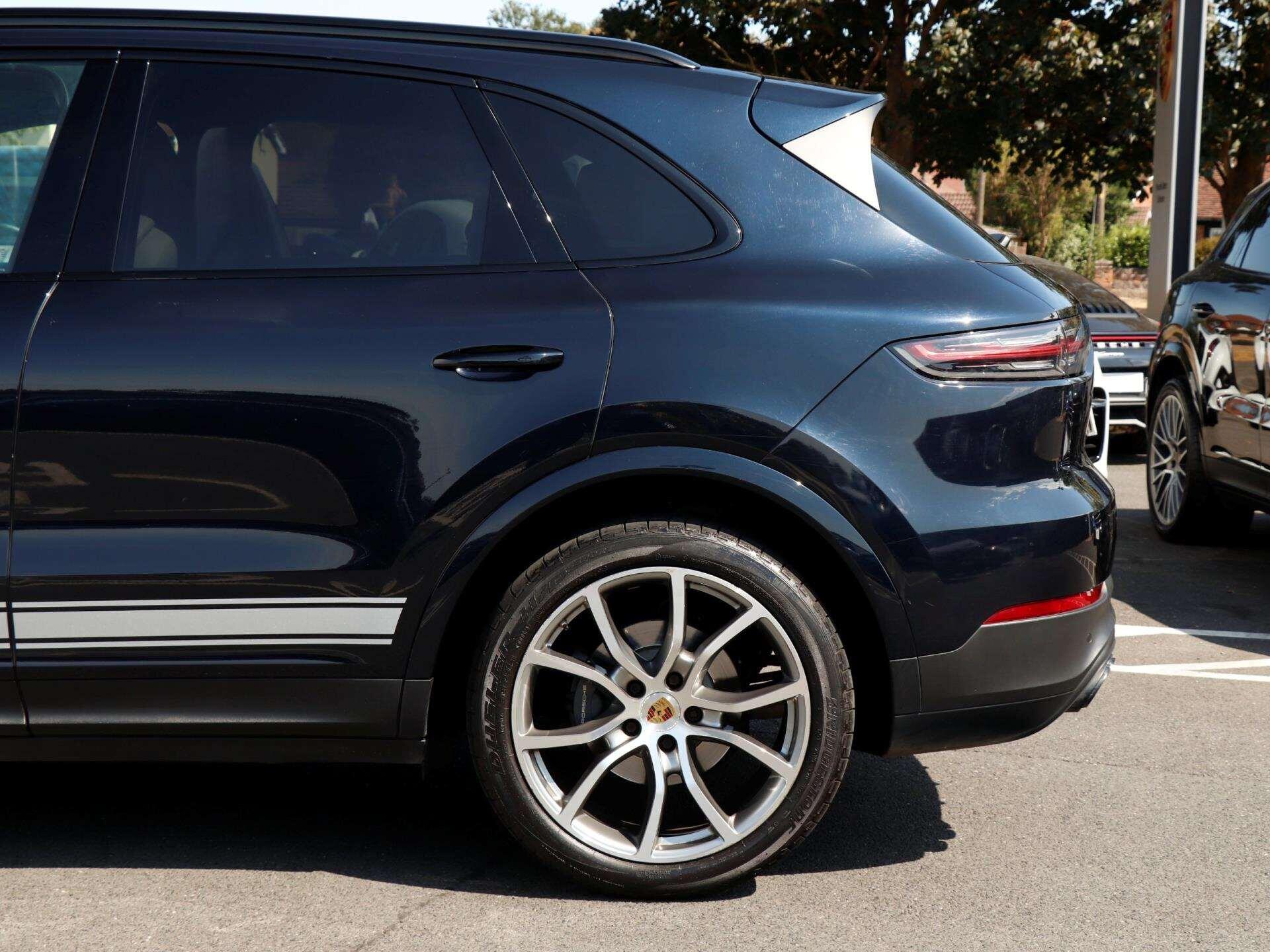 Porsche Cayenne view 32
