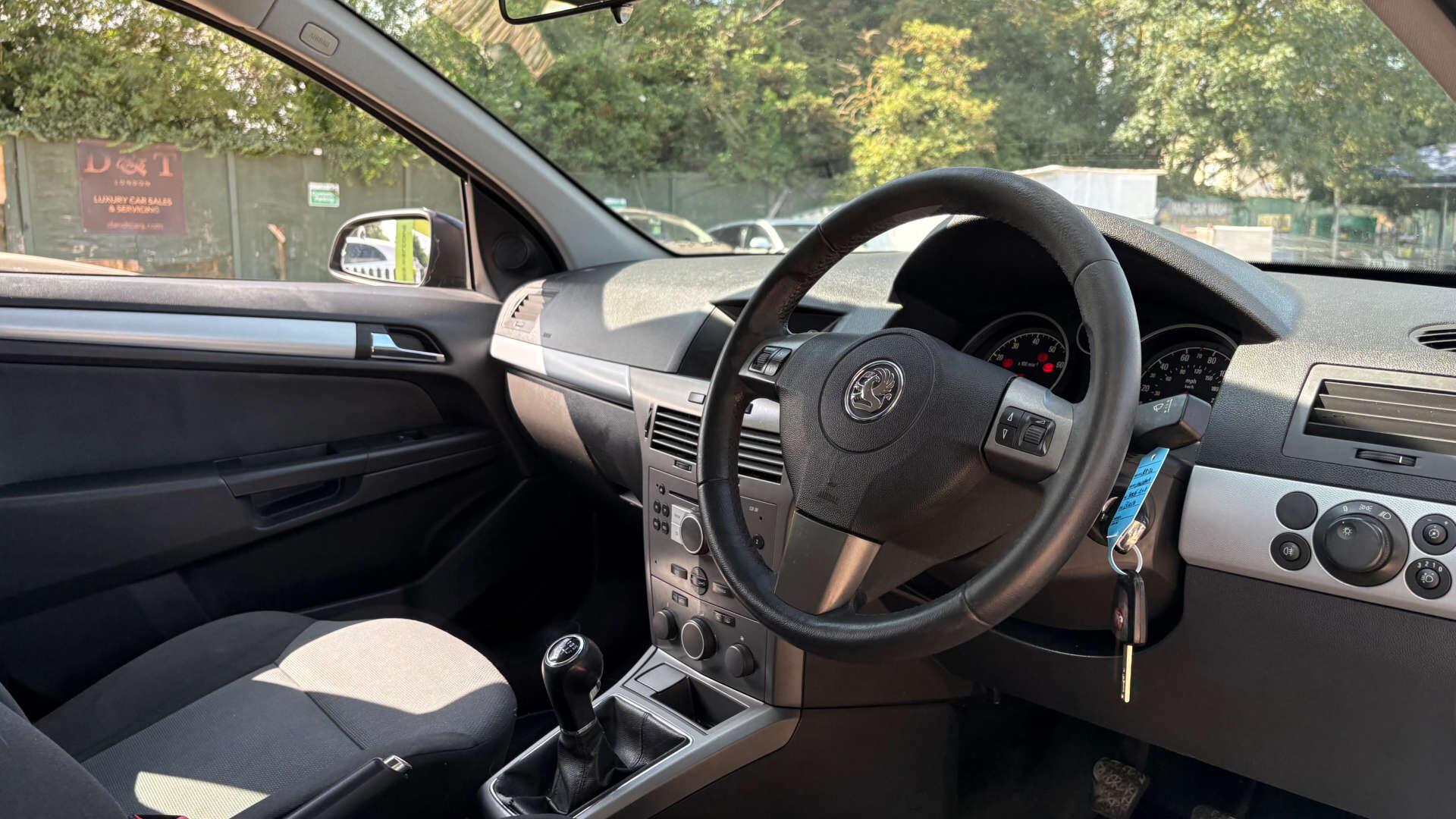 Vauxhall Astra view 6