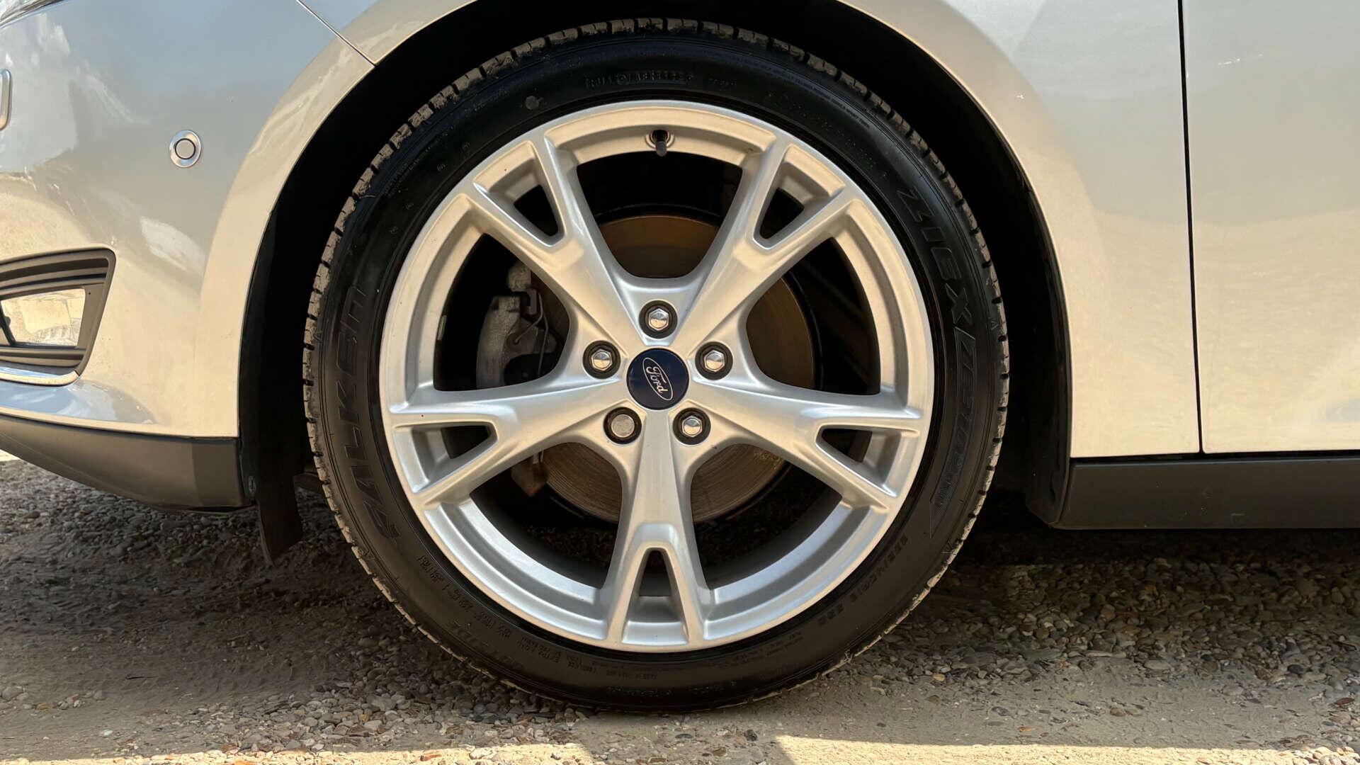 Ford Focus view 33