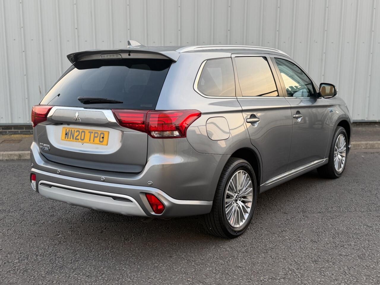 Mitsubishi Outlander view 9