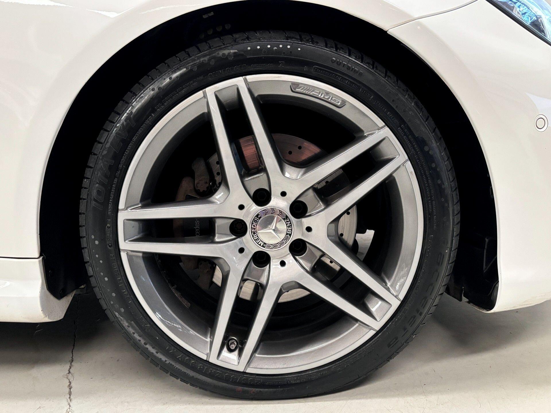 Mercedes-Benz E Class view 33