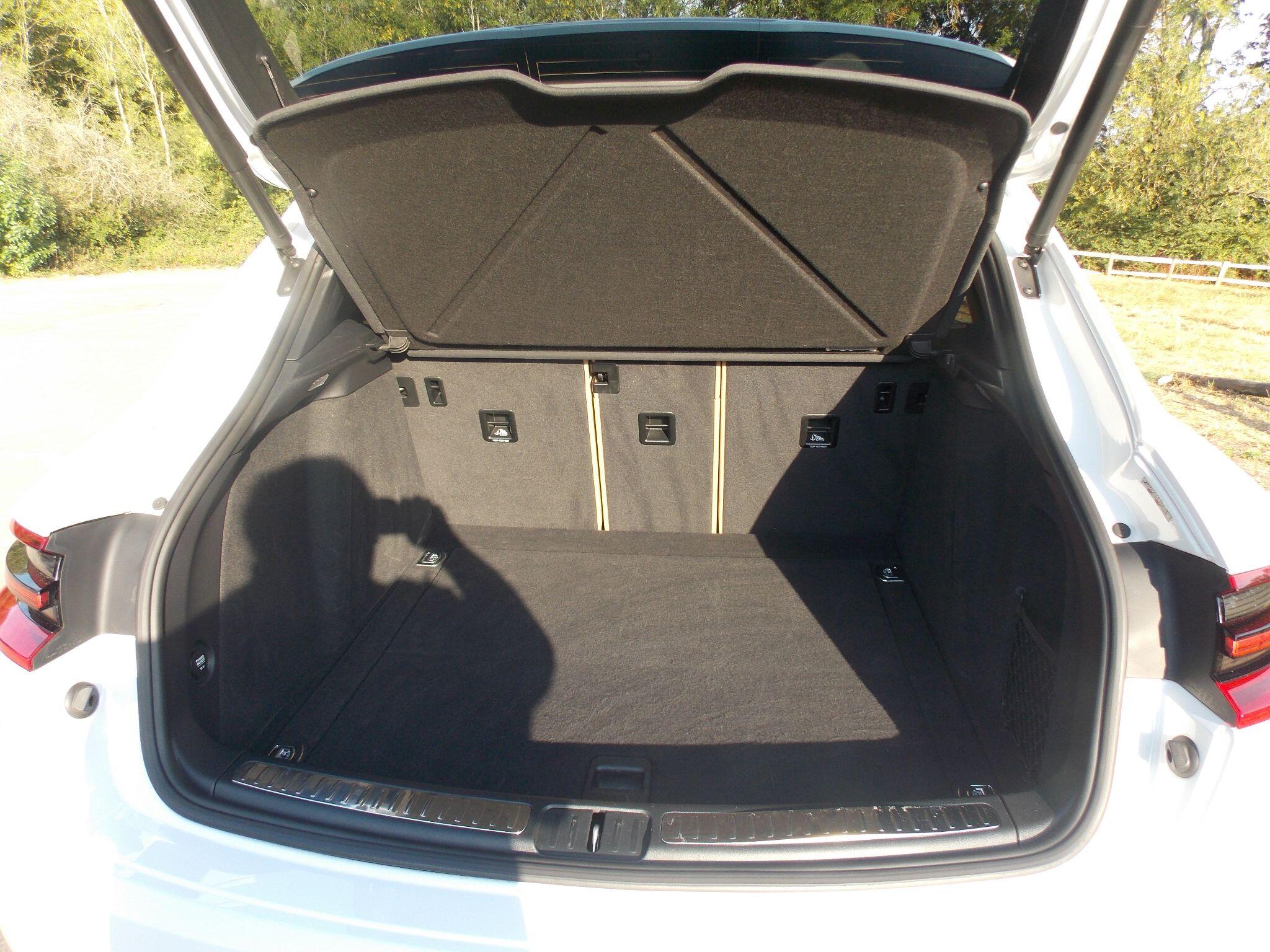 Porsche Macan view 65