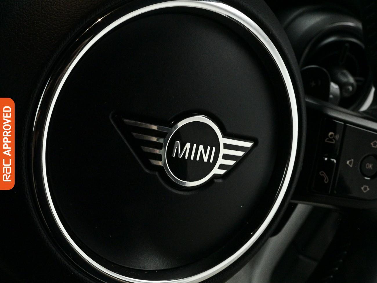 Mini Hatch view 22