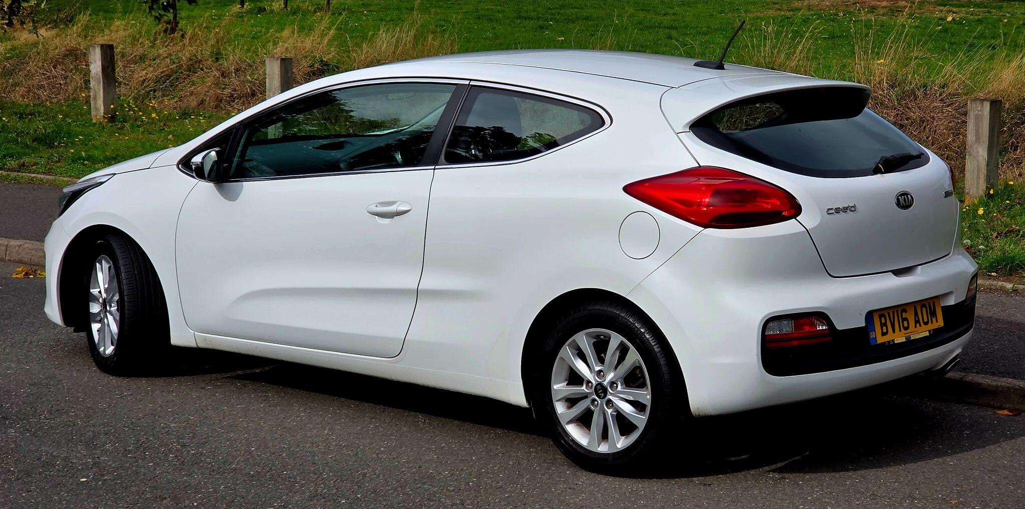 Kia ProCeed view 23