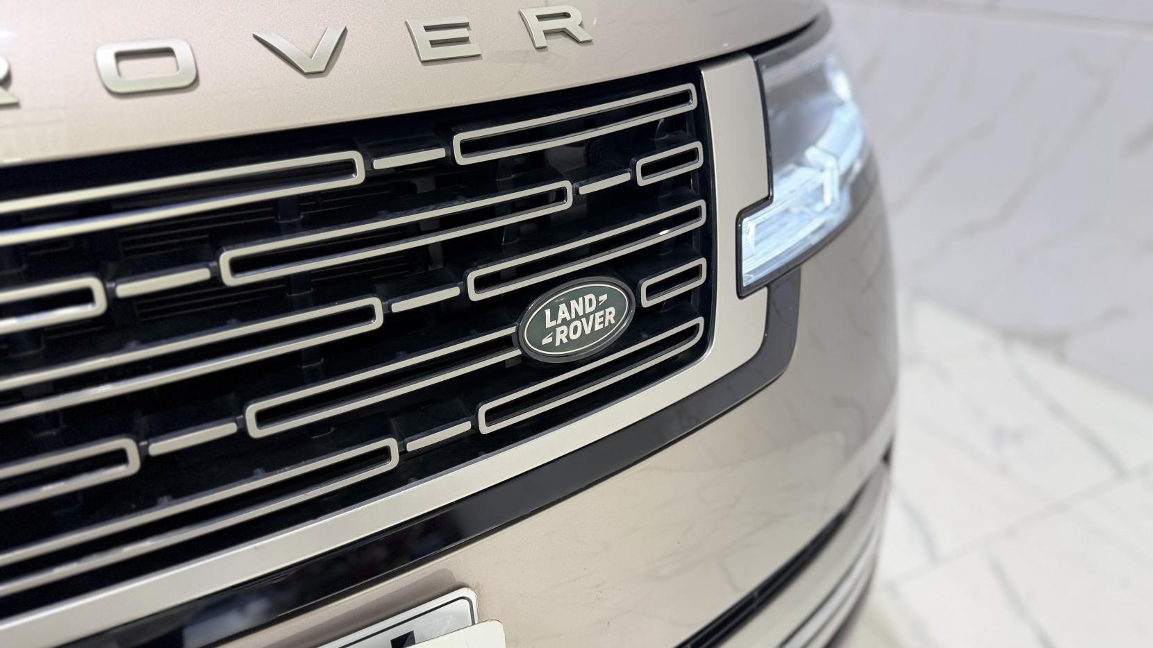 Land Rover Range Rover view 34