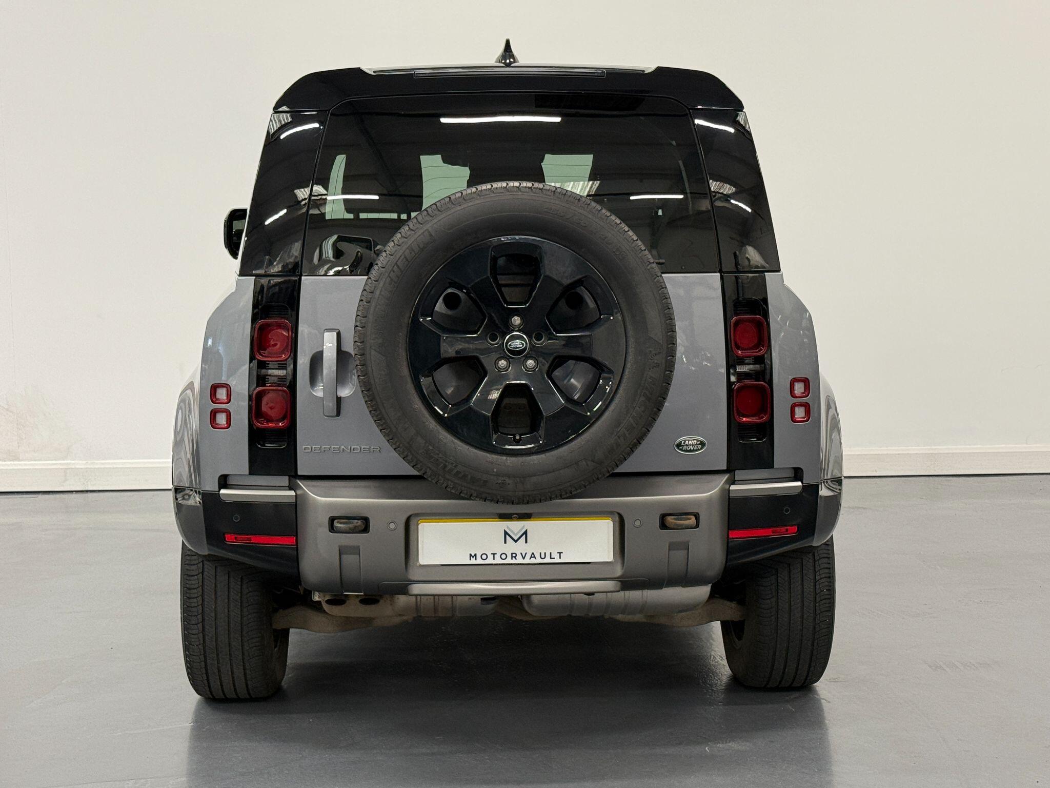 Land Rover Defender 90 view 6