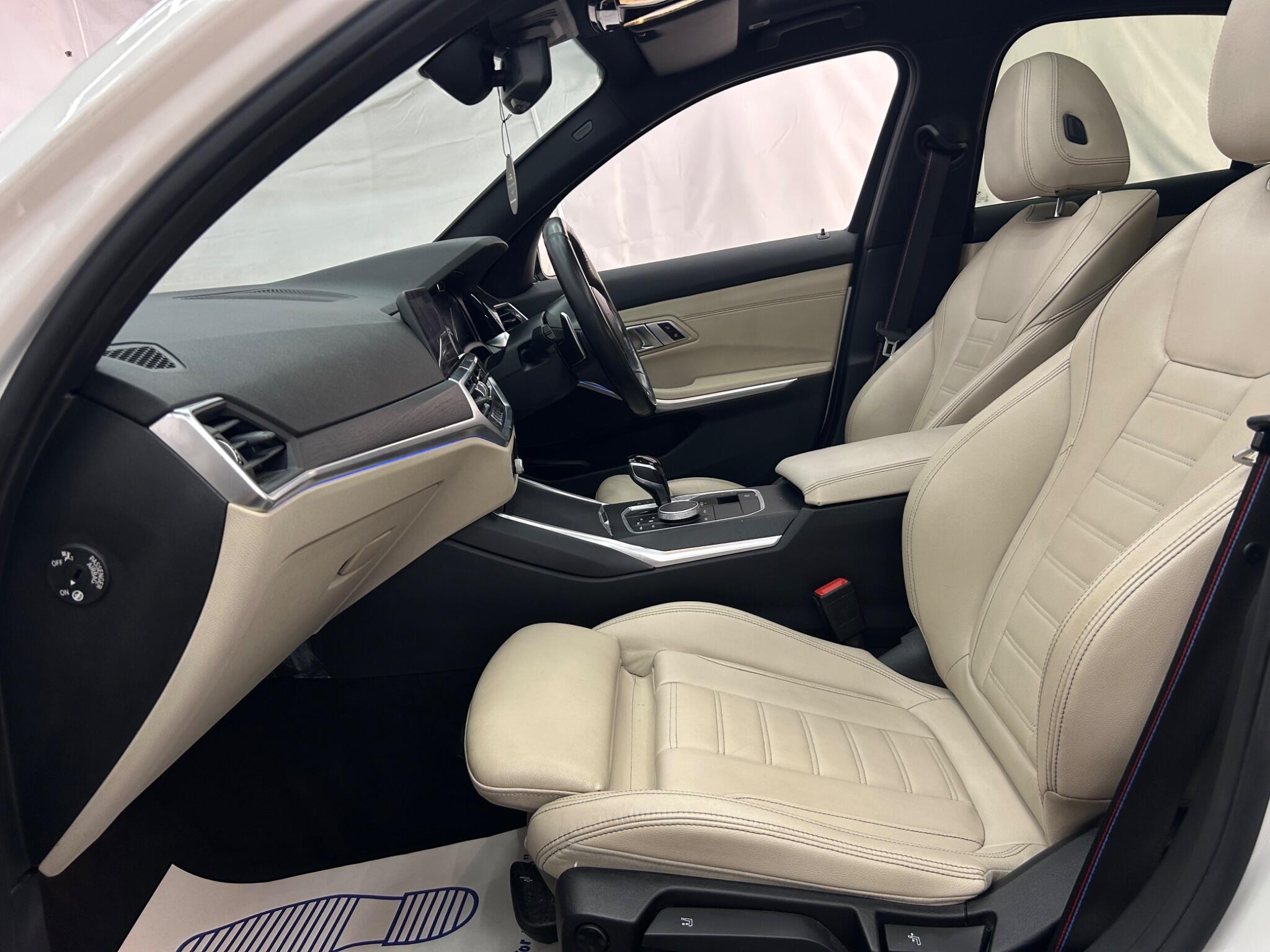 BMW 3 Series view 44