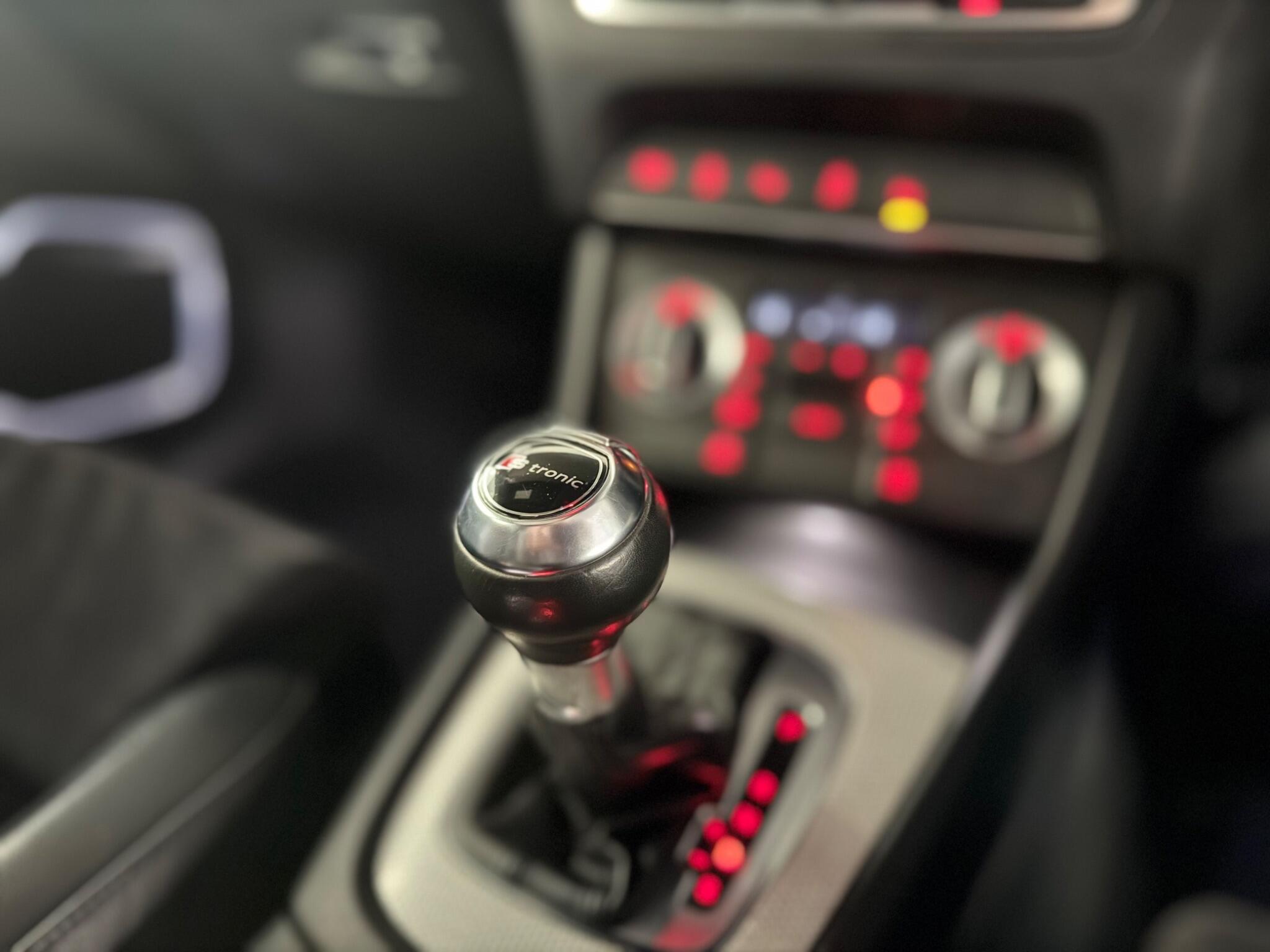 Audi Q3 view 38