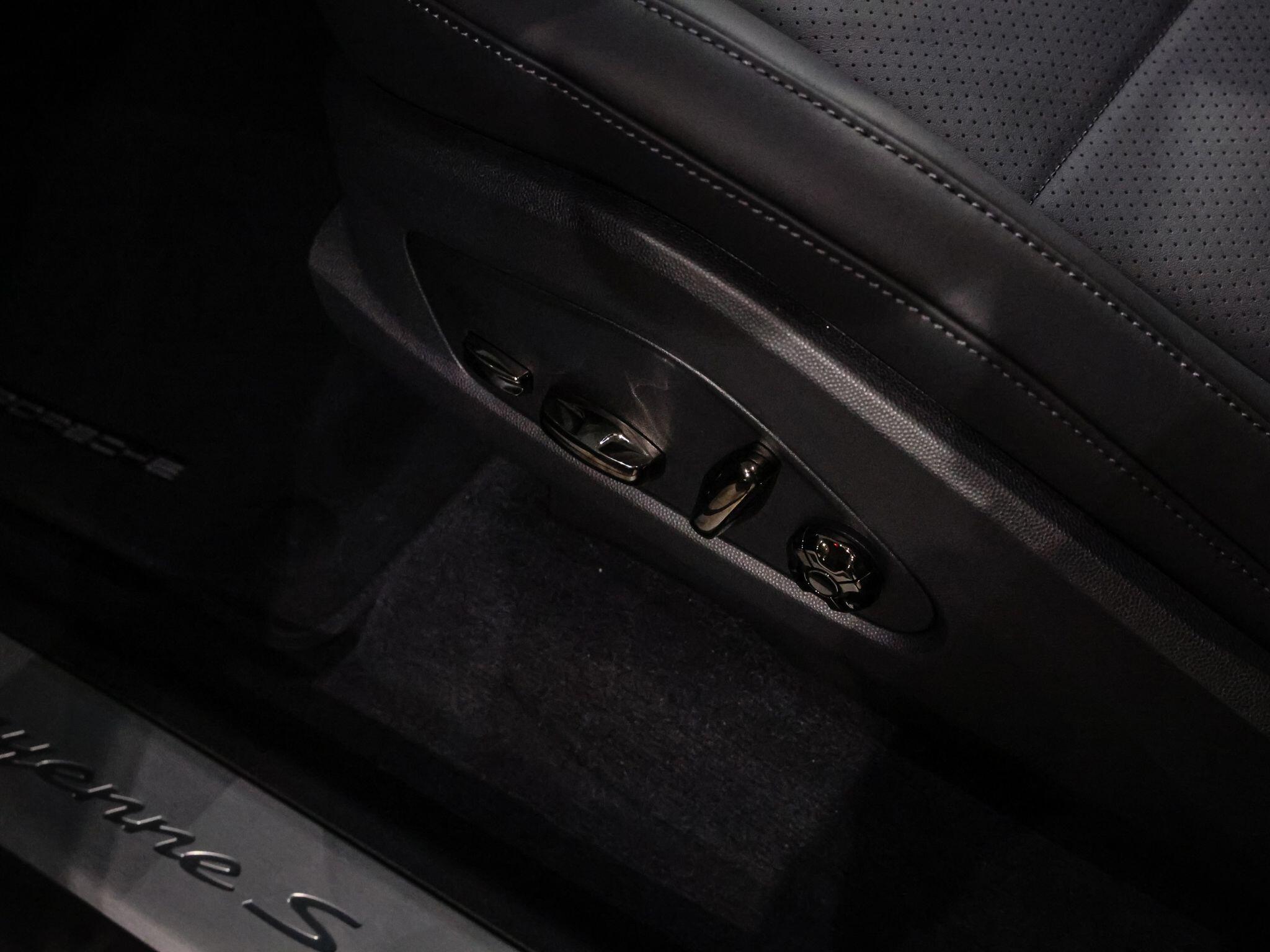 Porsche Cayenne view 28